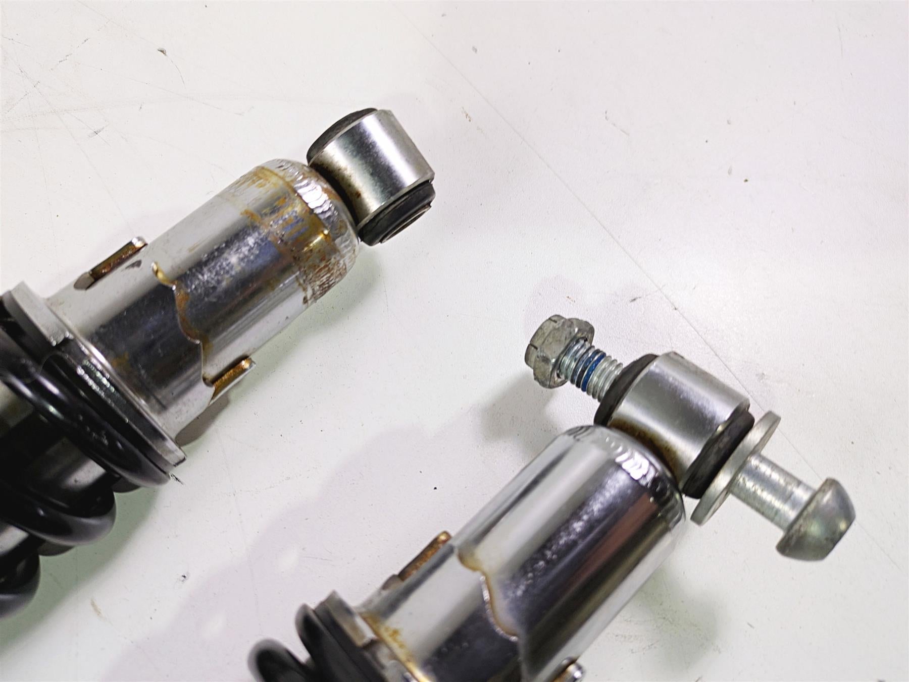 2013 Harley VRSCF Muscle Rod Rear Shock Damper Set 13" - READ 54617-09 {{ shop.shopifyCountryName }} - Mototech271