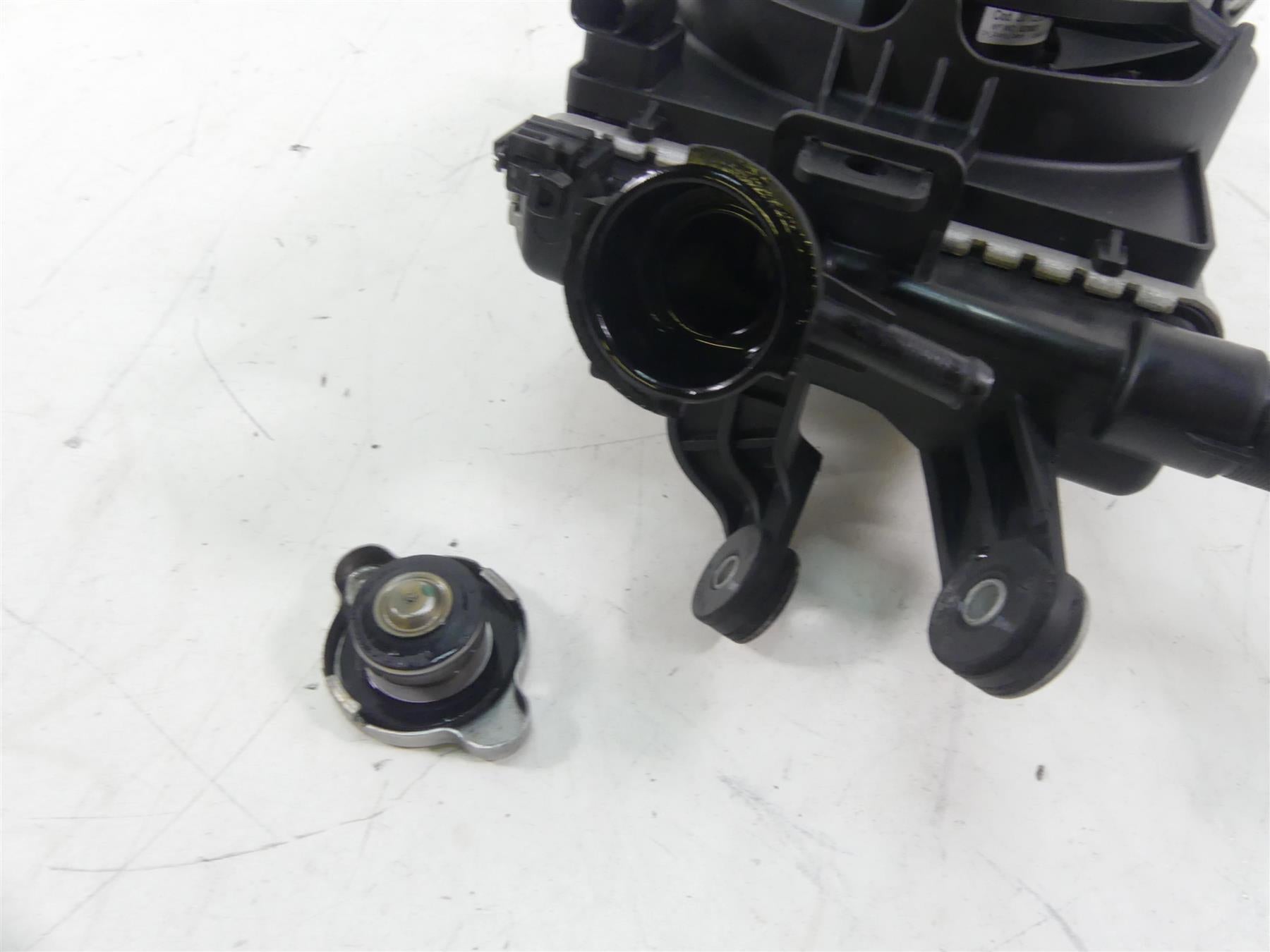 2017 BMW R1200GS GSW K50 Right Radiator Reservoir Fan & Cover Set 17118546416 {{ shop.shopifyCountryName }} - Mototech271
