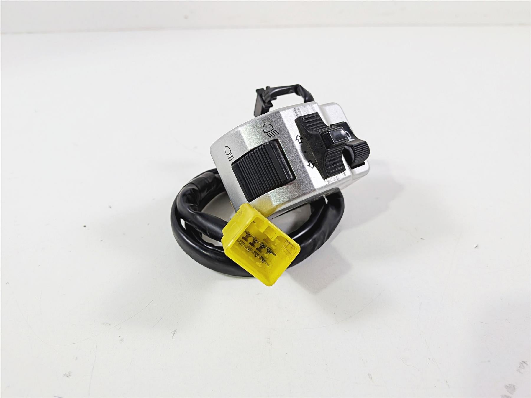 2005 Suzuki VZ800 M50 Boulevard Left Hand Turn Signal Control Switch 37400-39G10 {{ shop.shopifyCountryName }} - Mototech271