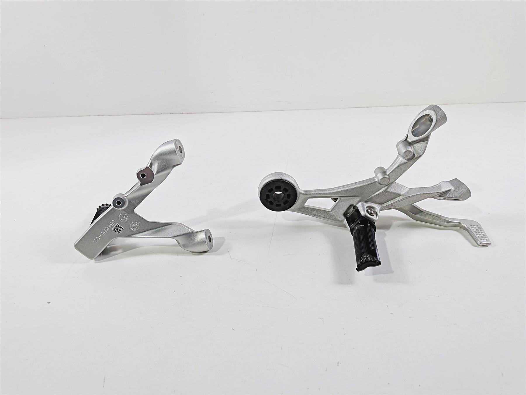2022 BMW S1000RR K67 Left Right Rizoma Foot Peg Set & Mounts 46718568715-Mototech271