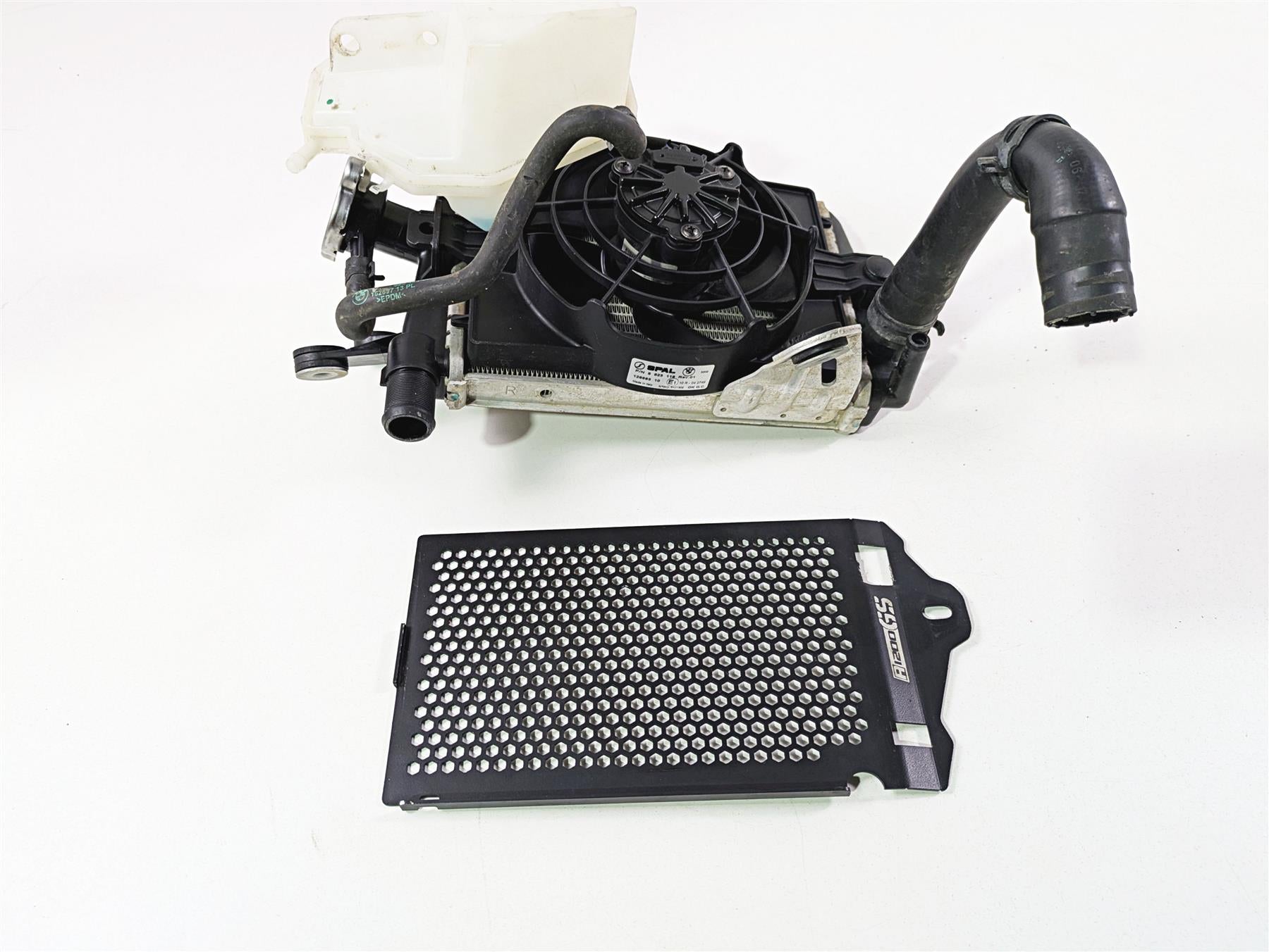 2017 BMW R1200 GS K50 Right Radiator + Reservoir Fan & Cover Set 17118546416 {{ shop.shopifyCountryName }} - Mototech271