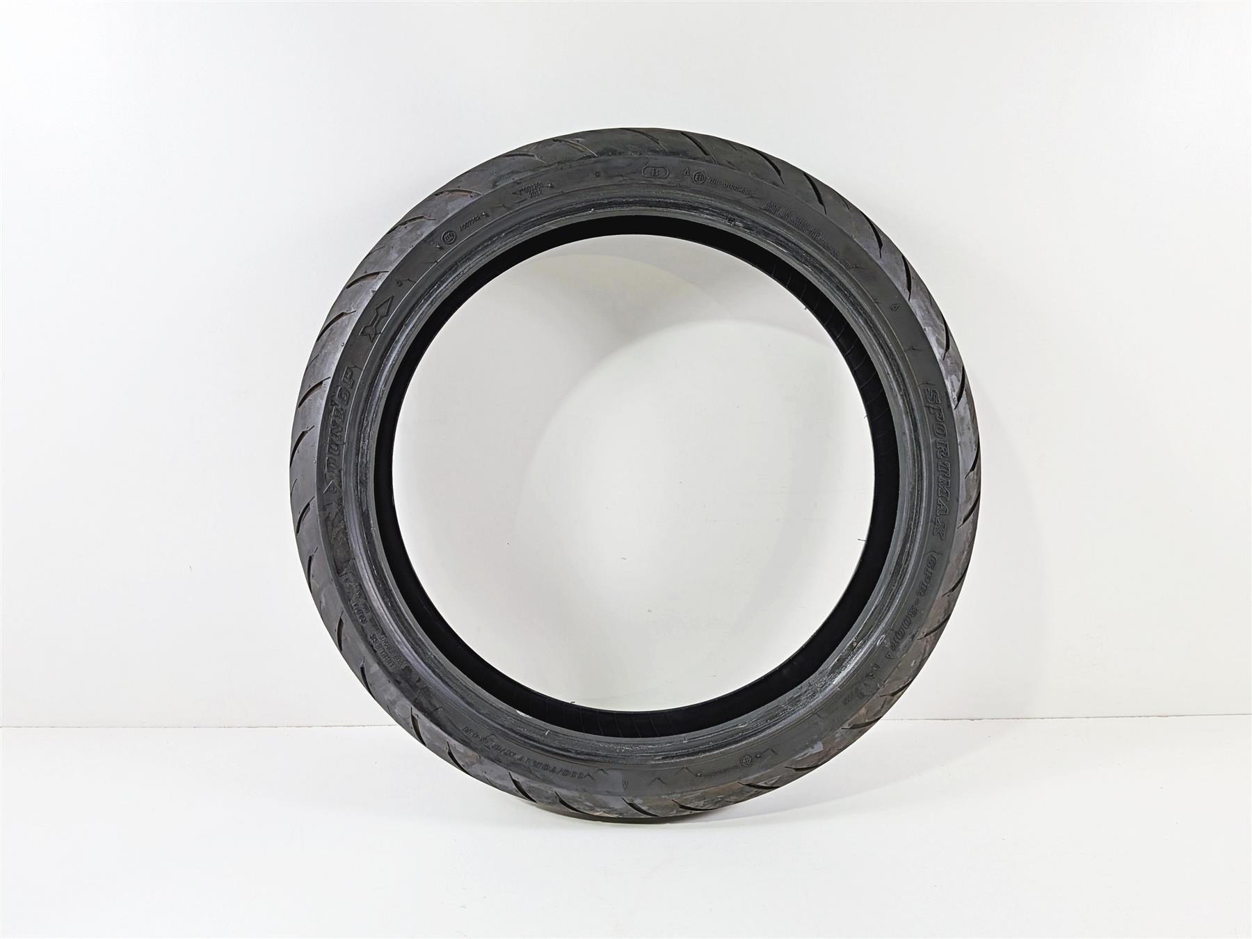 Used Front Front Dunlop Sportmax GPR-300 110/70R17 Tire HJDD7R4N9F {{ shop.shopifyCountryName }} - Mototech271