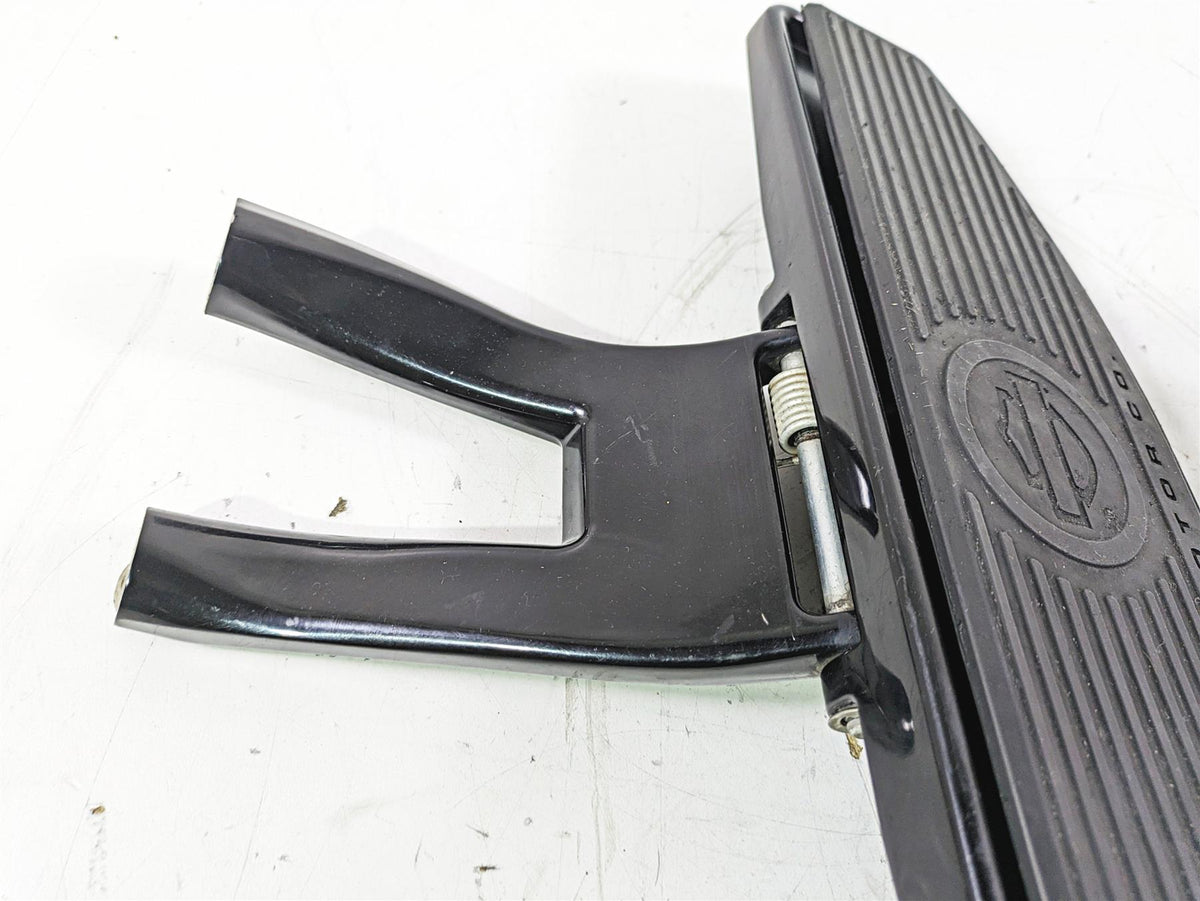 2021 Harley Softail FLSL Slim Right Floorboard & Brake Pedal 50500737 50600202 {{ shop.shopifyCountryName }} - Mototech271