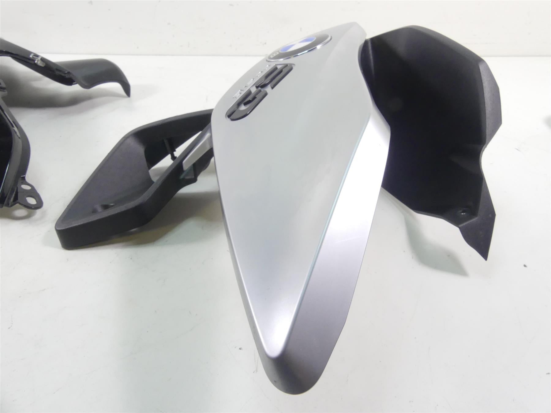 2017 BMW R1200GS GSW K50 Left Tank Side Fairing Cover Cowl Set 46638533659 {{ shop.shopifyCountryName }} - Mototech271