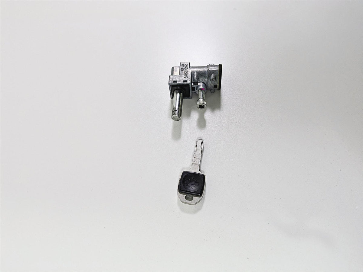 2019 Harley Softail FXDR 114 Steering Fork Lock & Key Set 45600049 {{ shop.shopifyCountryName }} - Mototech271