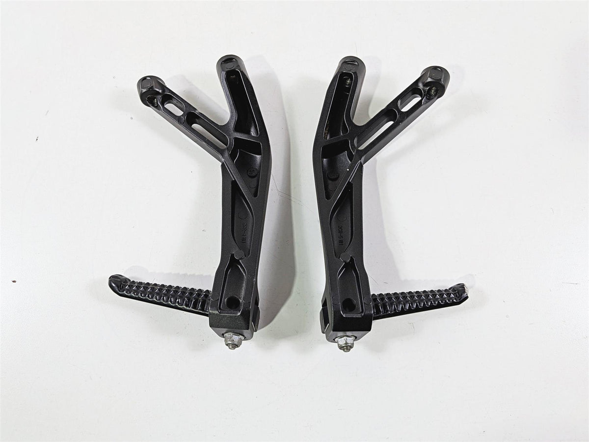 2016 Yamaha YZF R1 RN32 Rear Passenger Foot Peg Set 2CR-2741L-00-00 2CR-2742L-00 {{ shop.shopifyCountryName }} - Mototech271