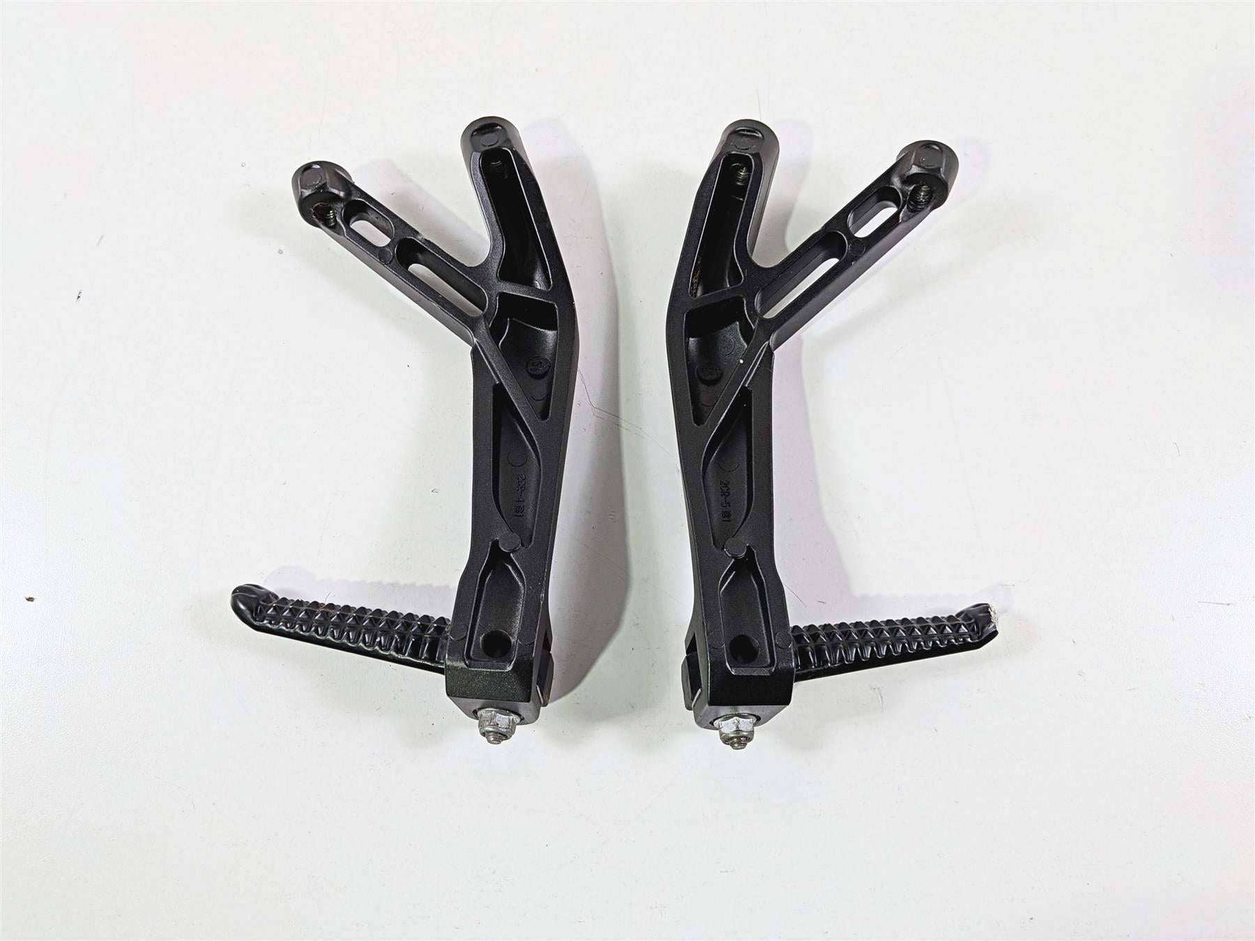 2016 Yamaha YZF R1 RN32 Rear Passenger Foot Peg Set 2CR-2741L-00-00 2CR-2742L-00 {{ shop.shopifyCountryName }} - Mototech271