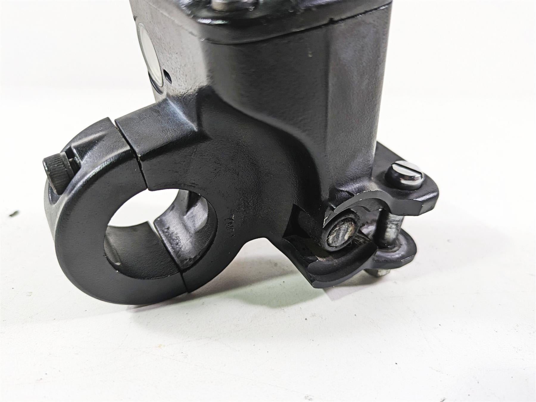2018 Indian Chieftain Dark Horse Front Brake Master Cylinder 5/8" 1912865 {{ shop.shopifyCountryName }} - Mototech271