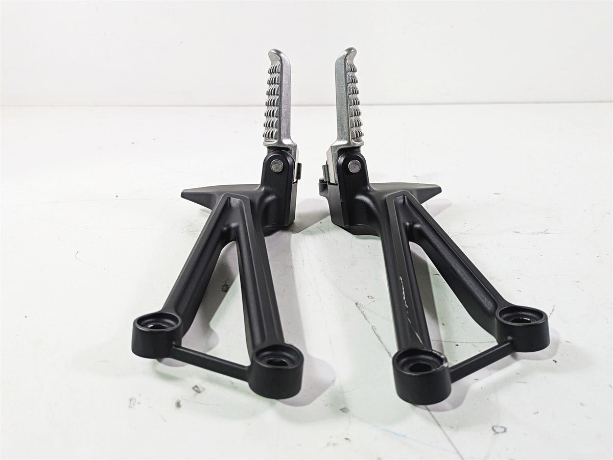 2022 Kawasaki ZR900RS Cafe Rear Passenger Foot Peg Rest Set 35063-1393-18R {{ shop.shopifyCountryName }} - Mototech271