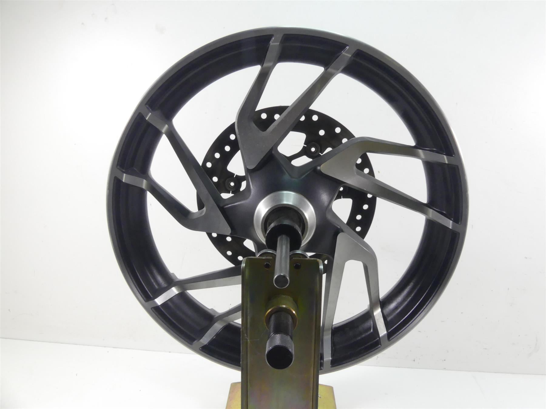 2021 Harley Softail FLSB Sport Glide 18x3.5 Front Wheel Rim 10 Spoke 43300450 {{ shop.shopifyCountryName }} - Mototech271