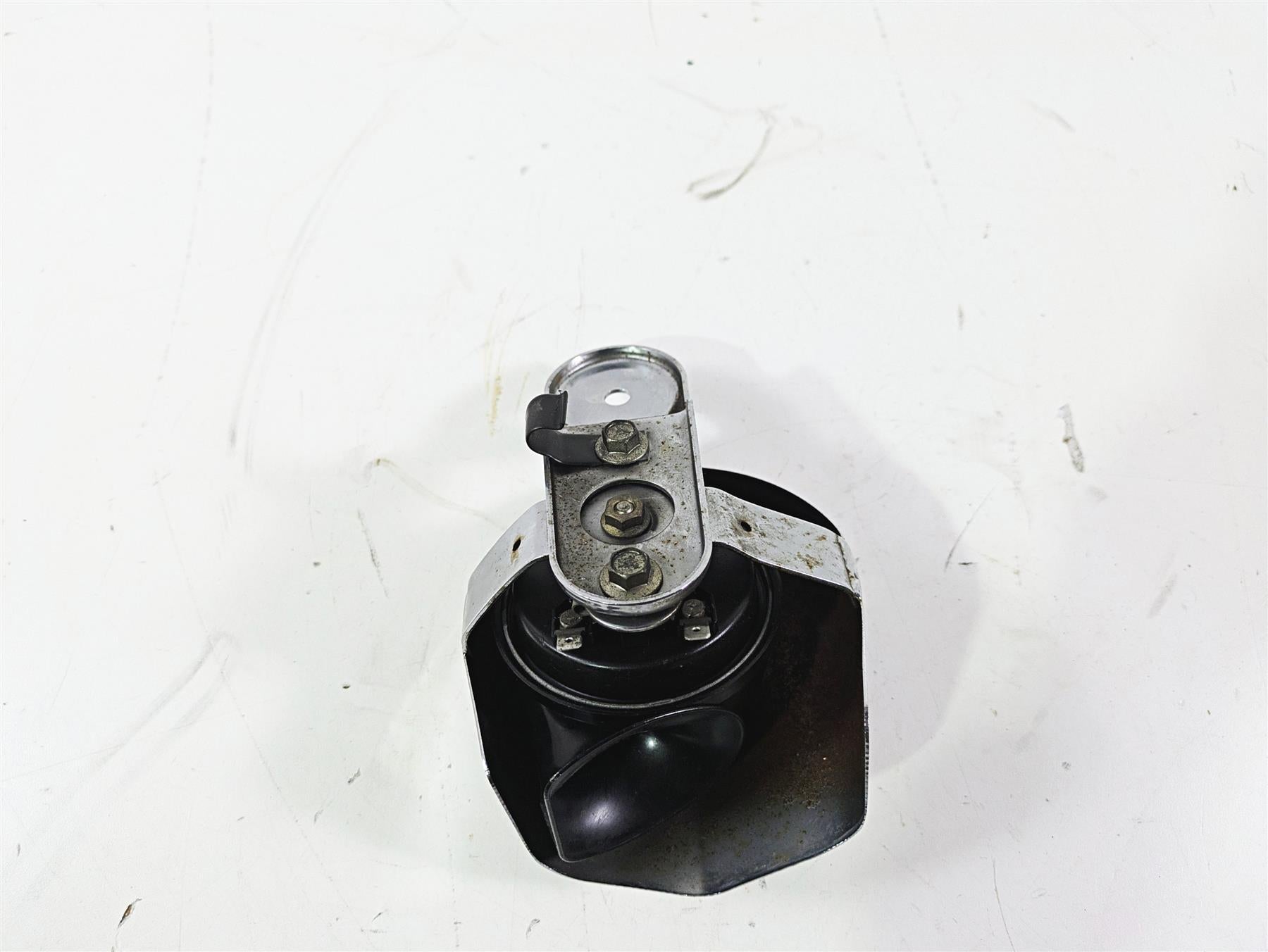 2004 Harley FLSTCI Softail Heritage Horn & Chrome Cover 69060-90H 61300478A {{ shop.shopifyCountryName }} - Mototech271