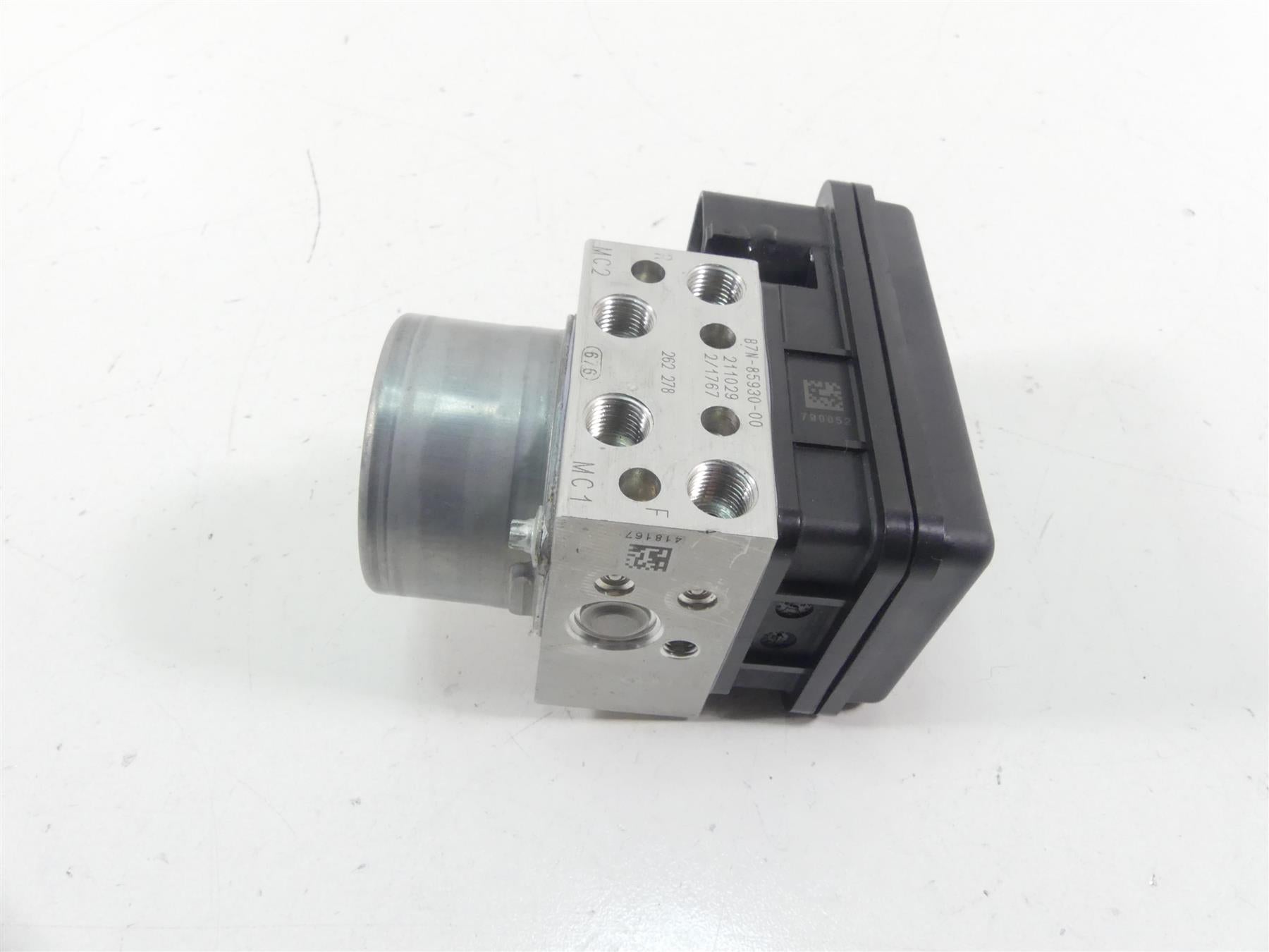 2022 Yamaha MT09 FZ09 Abs Brake Pump Pressure Module B7N-85930-09-00 {{ shop.shopifyCountryName }} - Mototech271