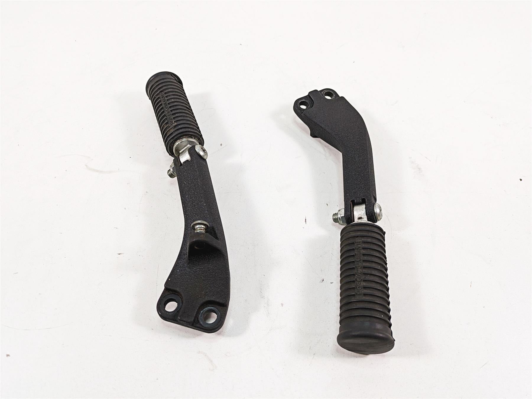 2009 Harley FXDF Dyna Fat Bob Rear Passenger Footpeg Set 49224-06A 49230-06 {{ shop.shopifyCountryName }} - Mototech271
