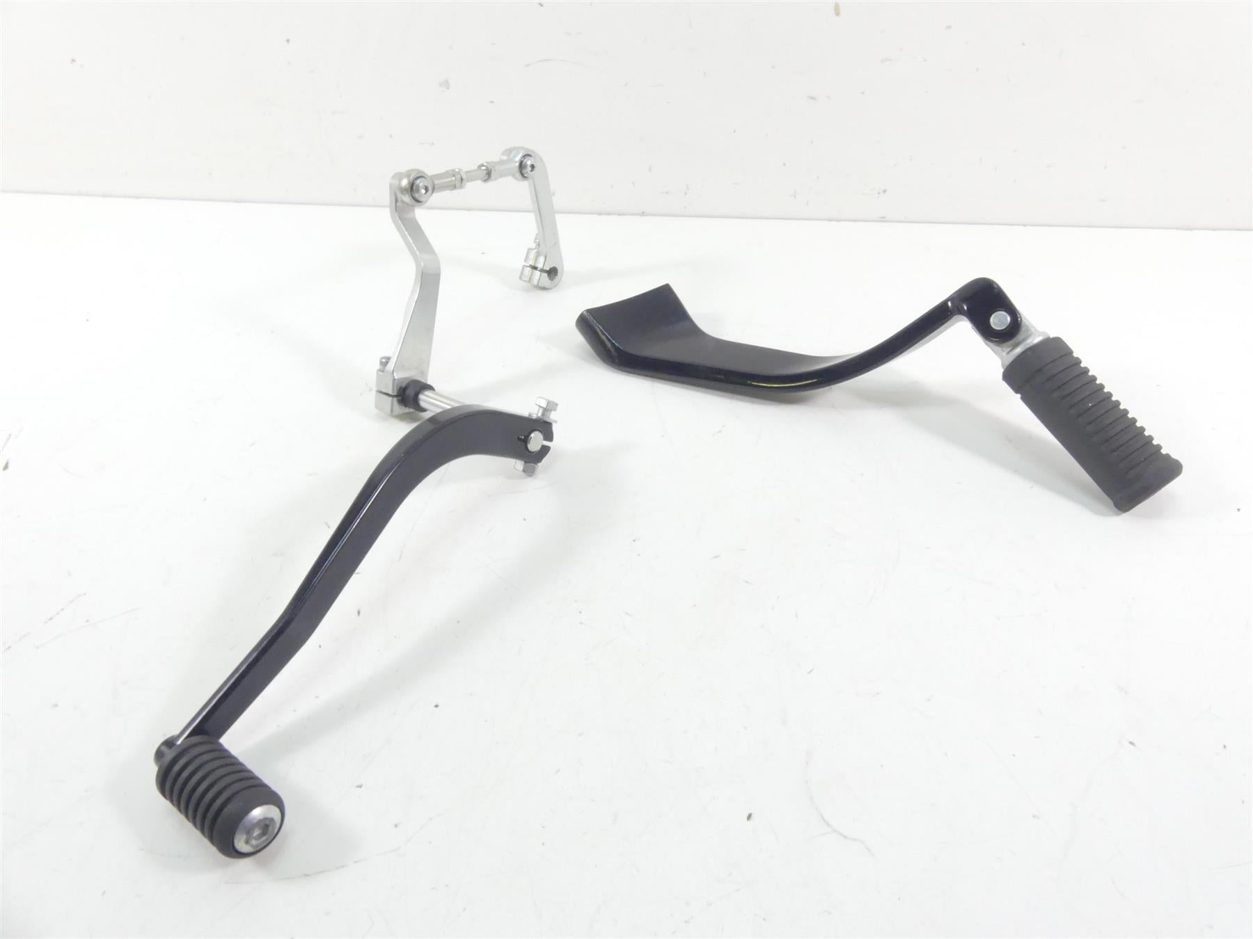2021 Harley Softail FXBBS 114 Street Bob Left Foot Peg + Shift Lever 50500603 {{ shop.shopifyCountryName }} - Mototech271