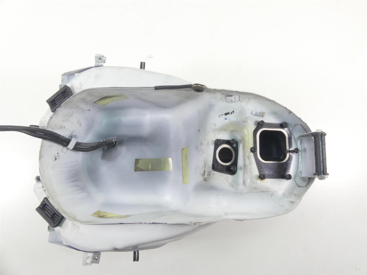 2017 Ducati 939 S Supersport Fuel Petrol Gas Tank - No Dent 58612531B 58612532B {{ shop.shopifyCountryName }} - Mototech271