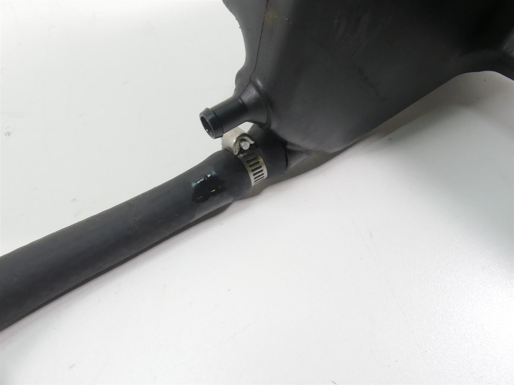 2006 Harley Sportster XL1200 Custom Plastic Oil Tank & Dipstick 62888-04B {{ shop.shopifyCountryName }} - Mototech271