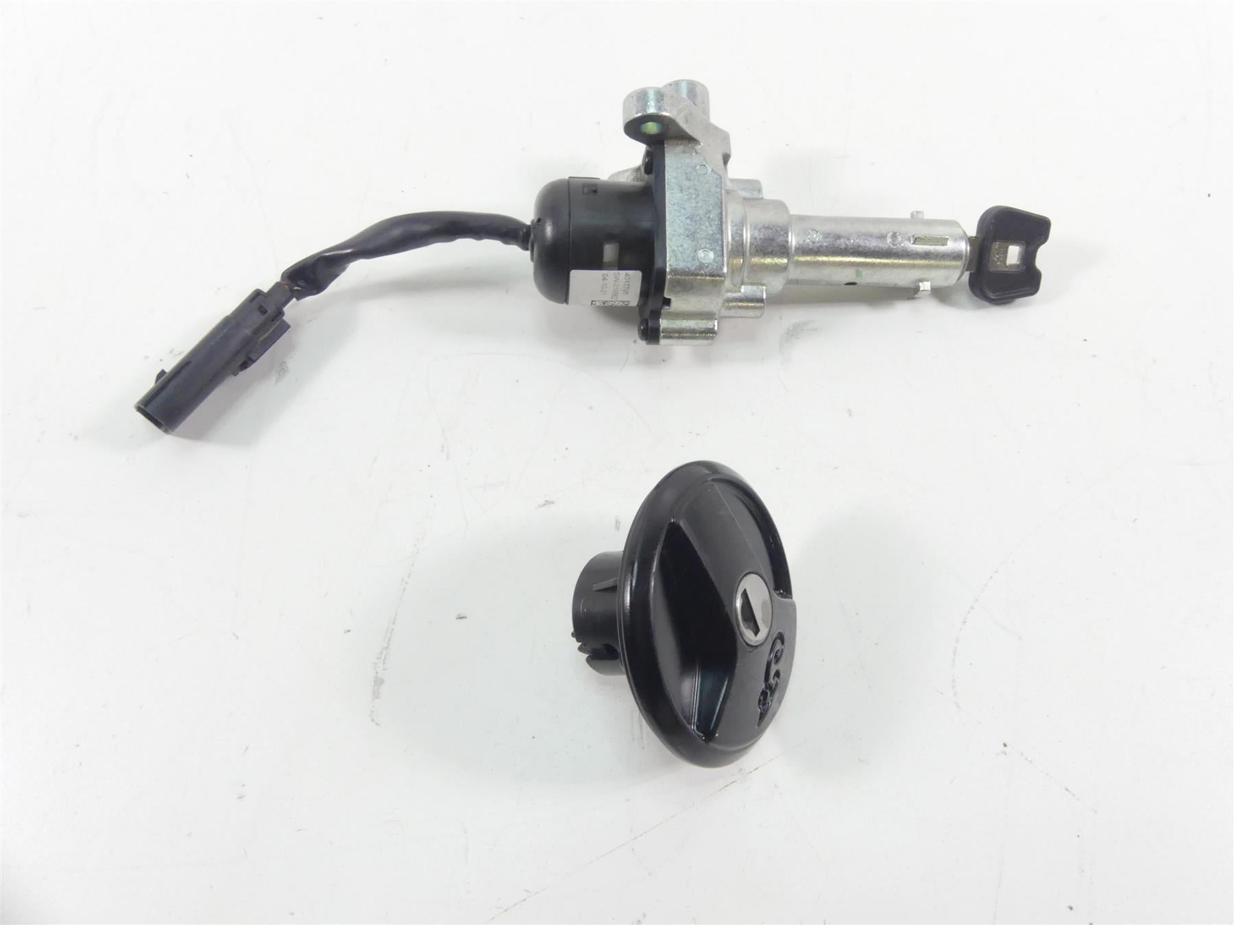 2022 Indian FTR1200 S Ignition Switch Key Fuel Lock Set 4017795 4019099 {{ shop.shopifyCountryName }} - Mototech271