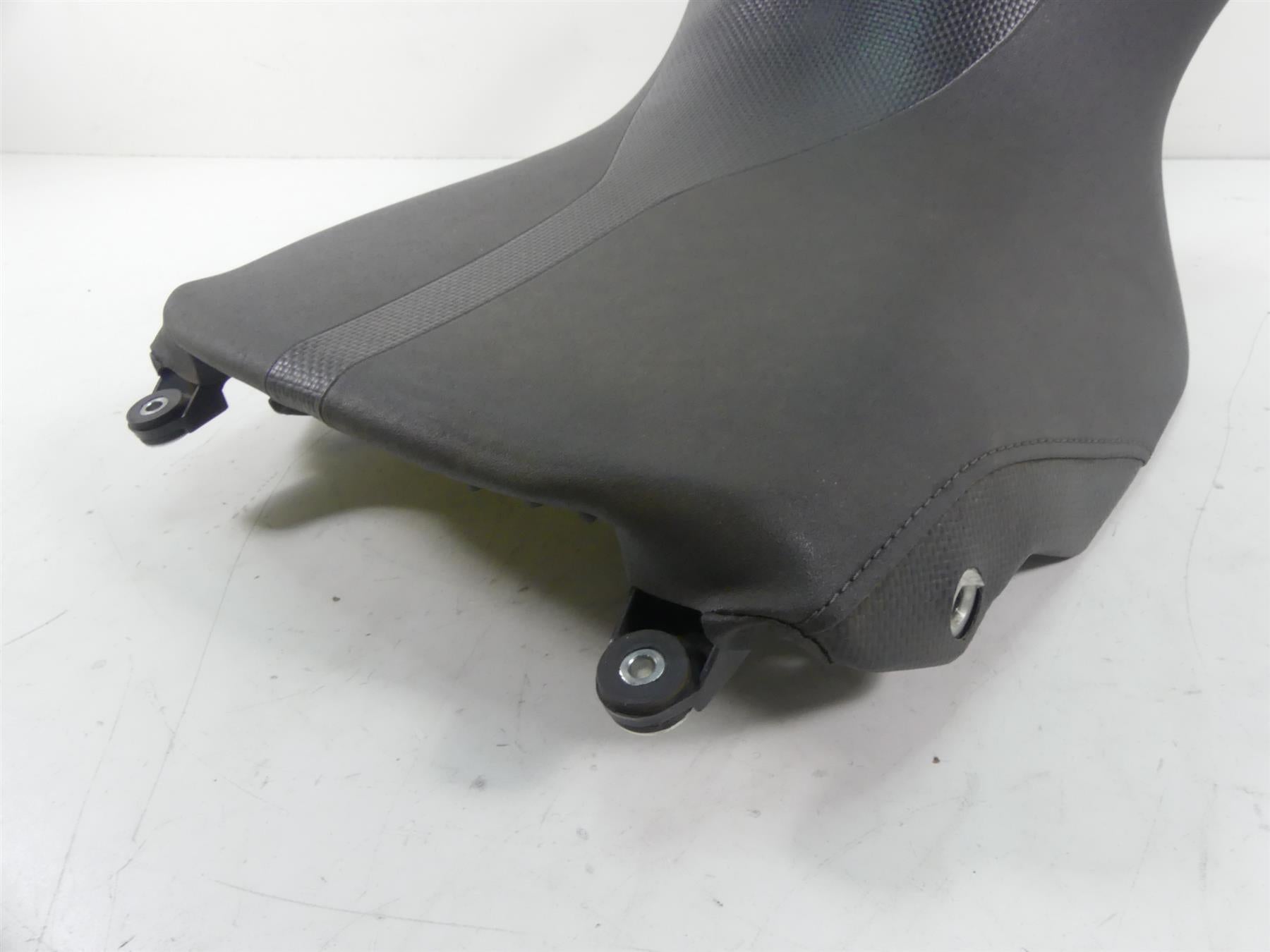2013 Yamaha VMX17 V-Max 1700 Front Driver Rider Saddle Seat 2S3-24710-10-00 {{ shop.shopifyCountryName }} - Mototech271