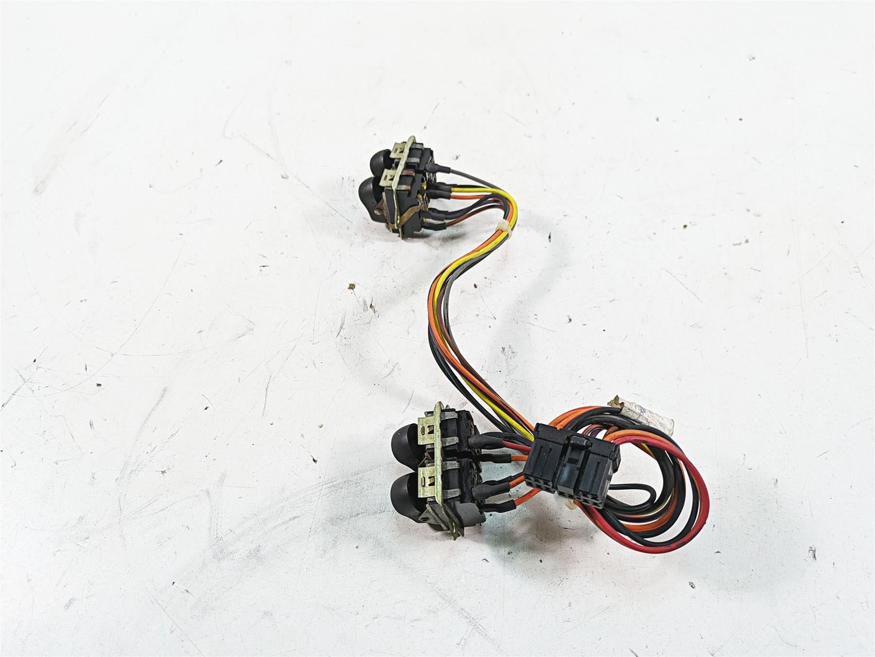 2010 Harley Touring FLHTCU Electra Glide Auxiliary Switch Set 70271-98 {{ shop.shopifyCountryName }} - Mototech271