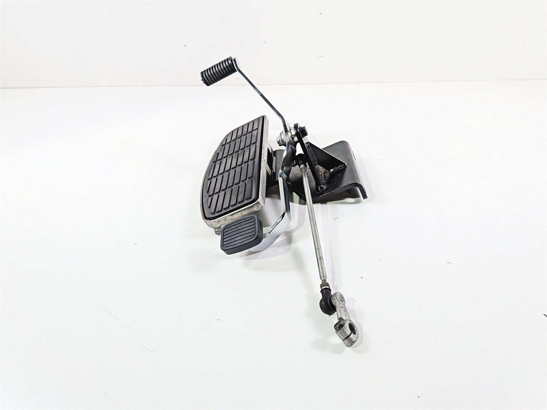2006 Suzuki C90 VL1500T Boulevard Left Floor Board & Shifter Set 43520-10F00 {{ shop.shopifyCountryName }} - Mototech271