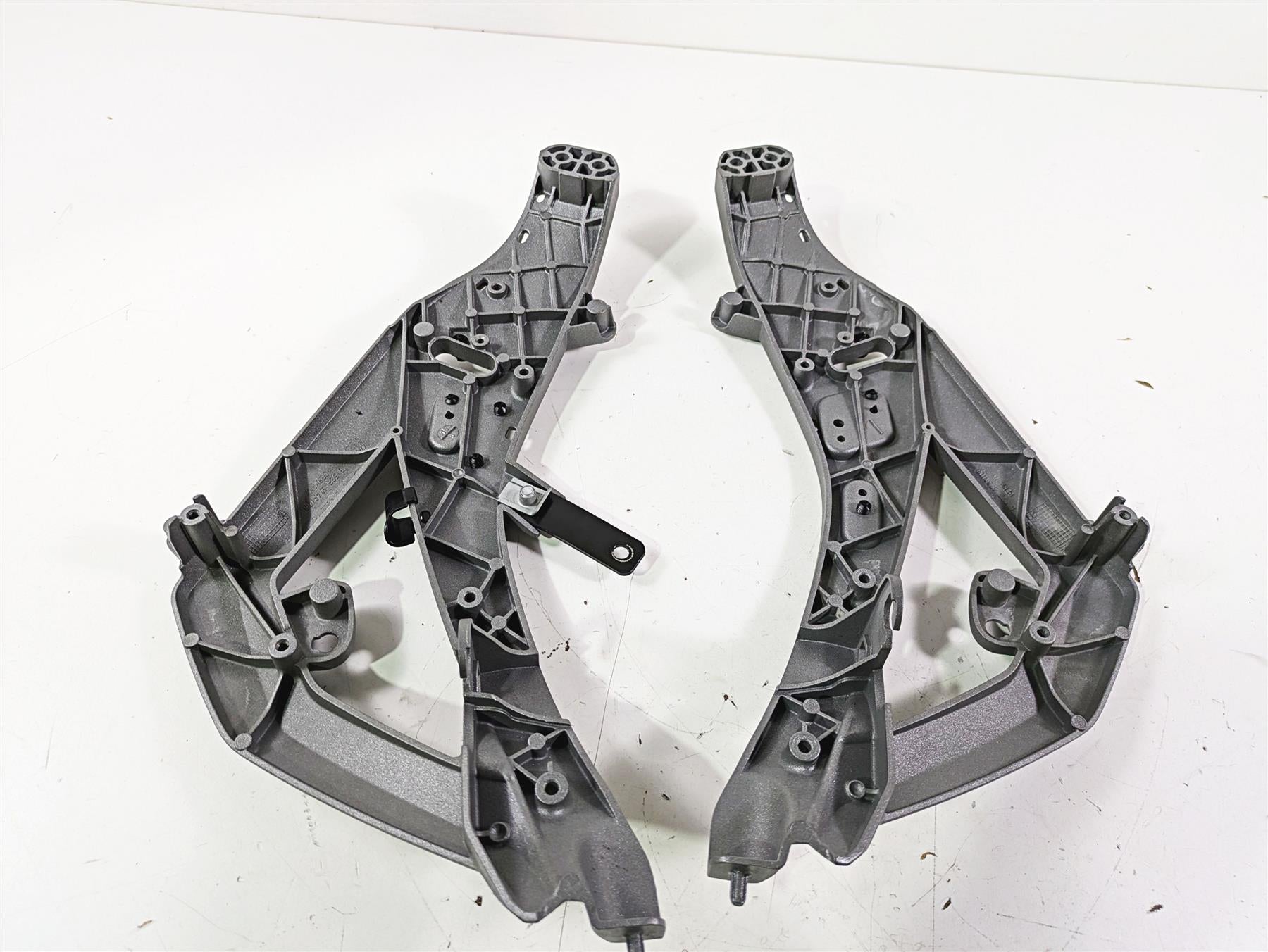 2018 BMW R1200GS GSW K50 Front Carrier Support Center Stay 46638528673 {{ shop.shopifyCountryName }} - Mototech271
