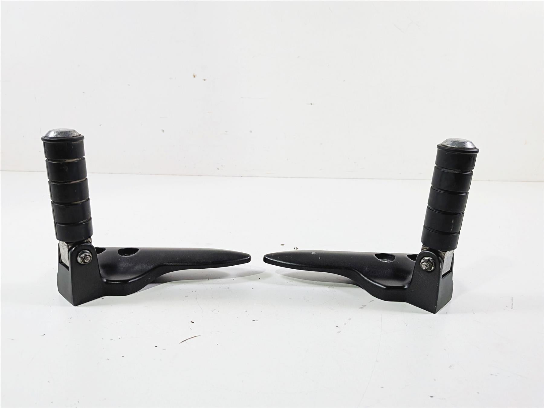 2008 Yamaha XV1900 Roadliner S Rear Passenger Footpeg Set 1D7-27430-00-00 {{ shop.shopifyCountryName }} - Mototech271