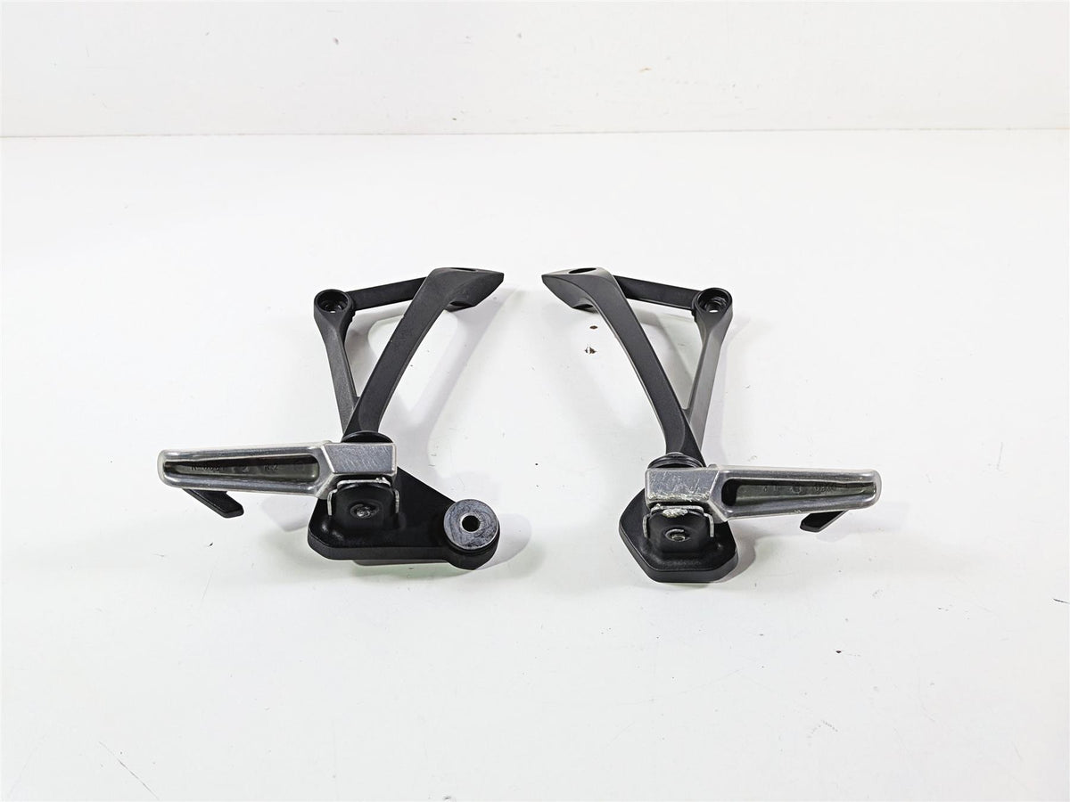 2022 Kawasaki ZX10R ZX1000 Ninja Passenger Foot Peg Rest Set 35063-0700-18R {{ shop.shopifyCountryName }} - Mototech271