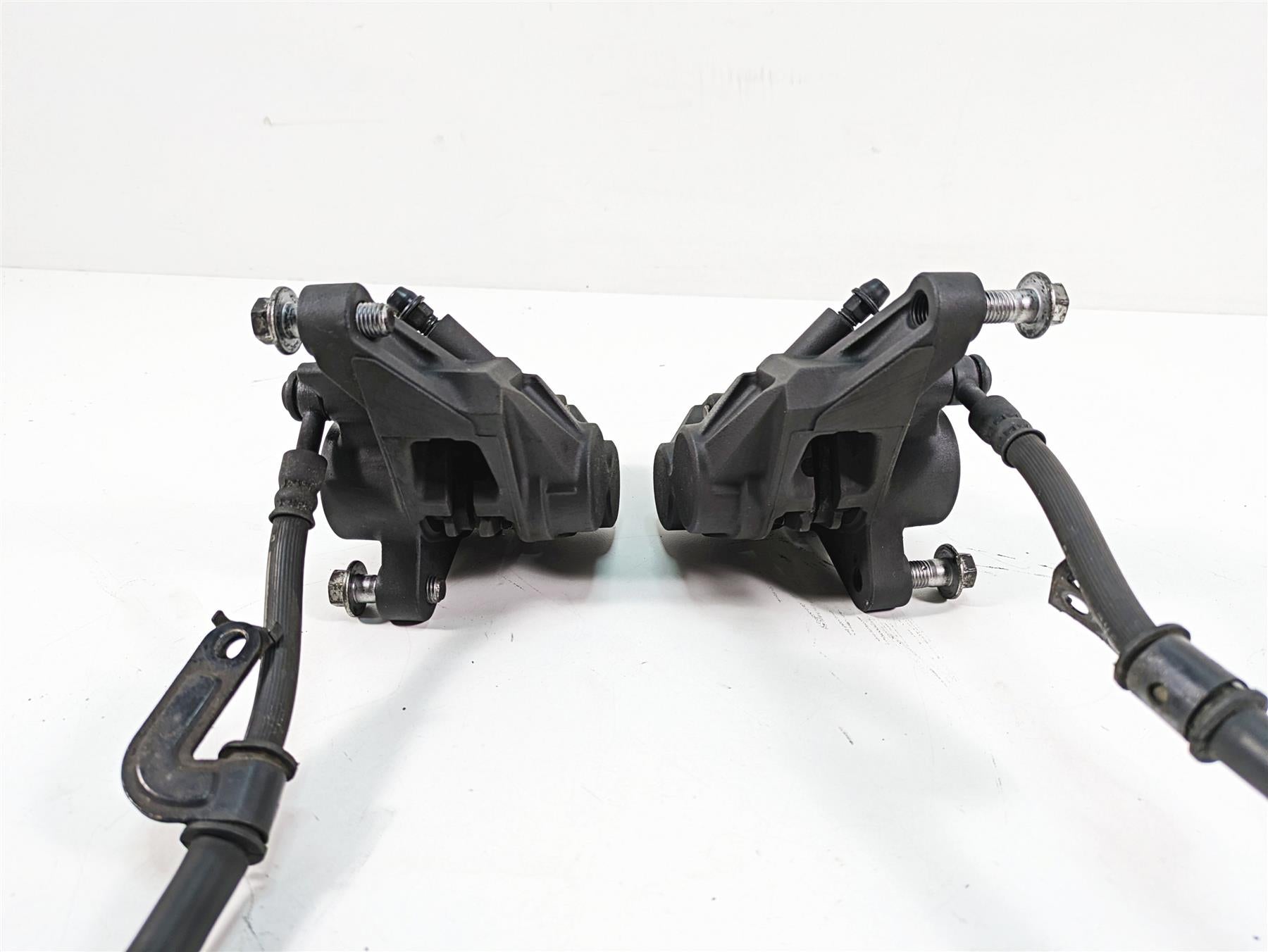 2009 Yamaha XV1900 Raider Front Brake Calipers 1D7-2580T-10-00 1D7-2580U-10-00 {{ shop.shopifyCountryName }} - Mototech271