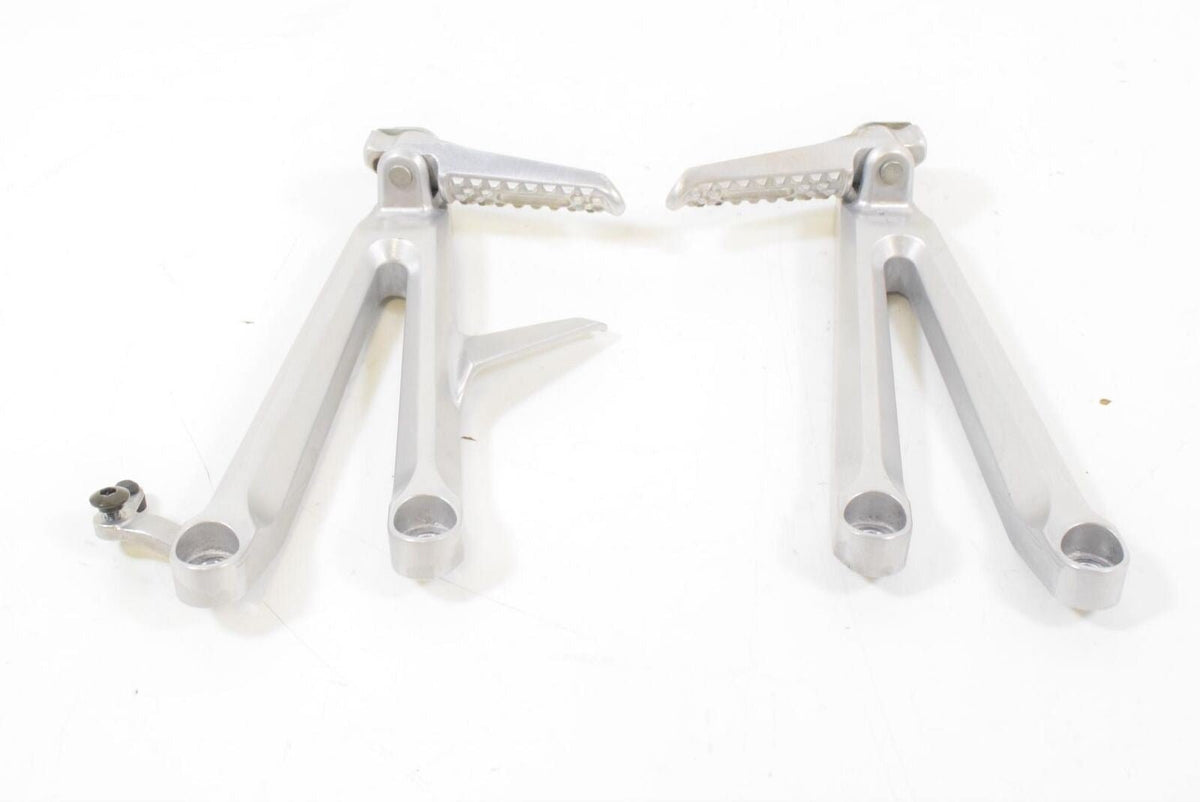 2004 Honda CBR1000RR CBR1000 RR Rear Passenger Footpeg Foot Peg Rest 50760-MEL-0 {{ shop.shopifyCountryName }} - Mototech271