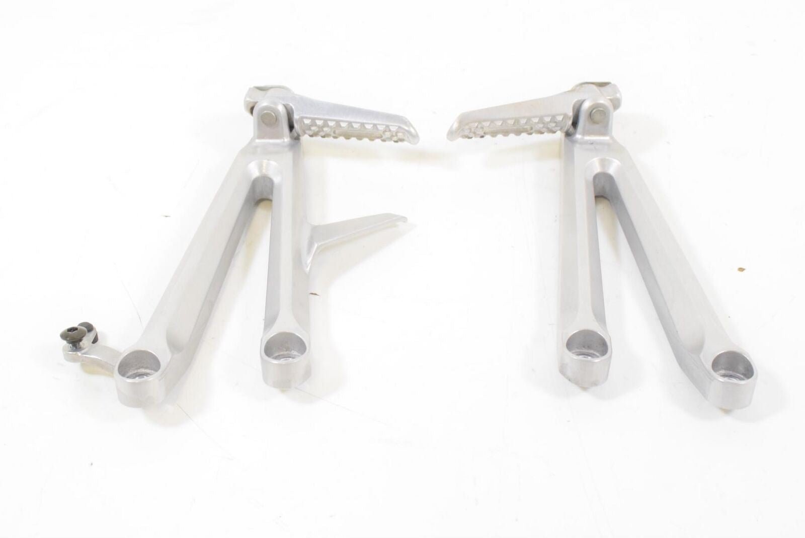 2004 Honda CBR1000RR CBR1000 RR Rear Passenger Footpeg Foot Peg Rest 50760-MEL-0 {{ shop.shopifyCountryName }} - Mototech271