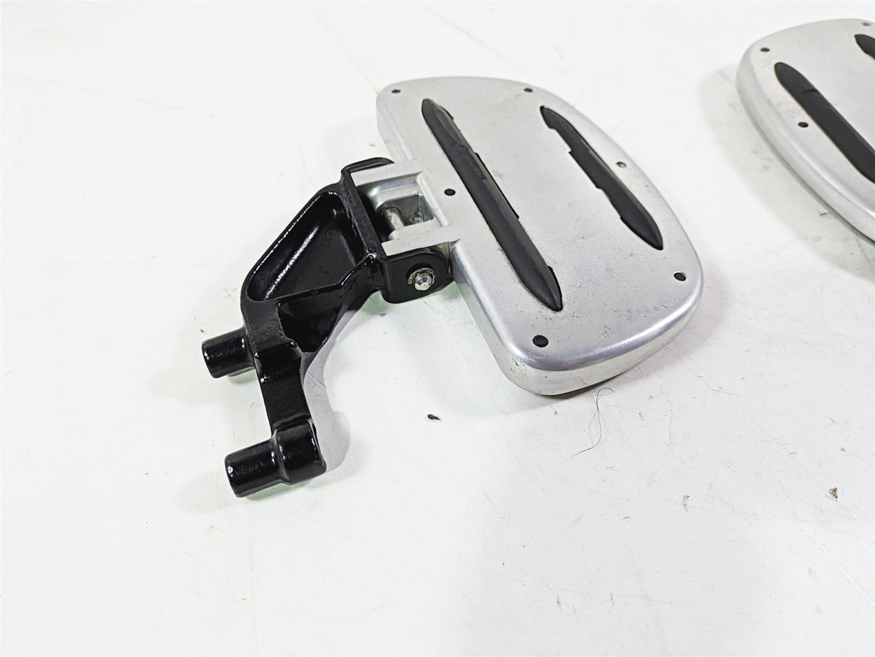 2008 Yamaha XVZ1300 Royal Star Rear Passenger Floorboard Set 4XY-27440-00-00 {{ shop.shopifyCountryName }} - Mototech271