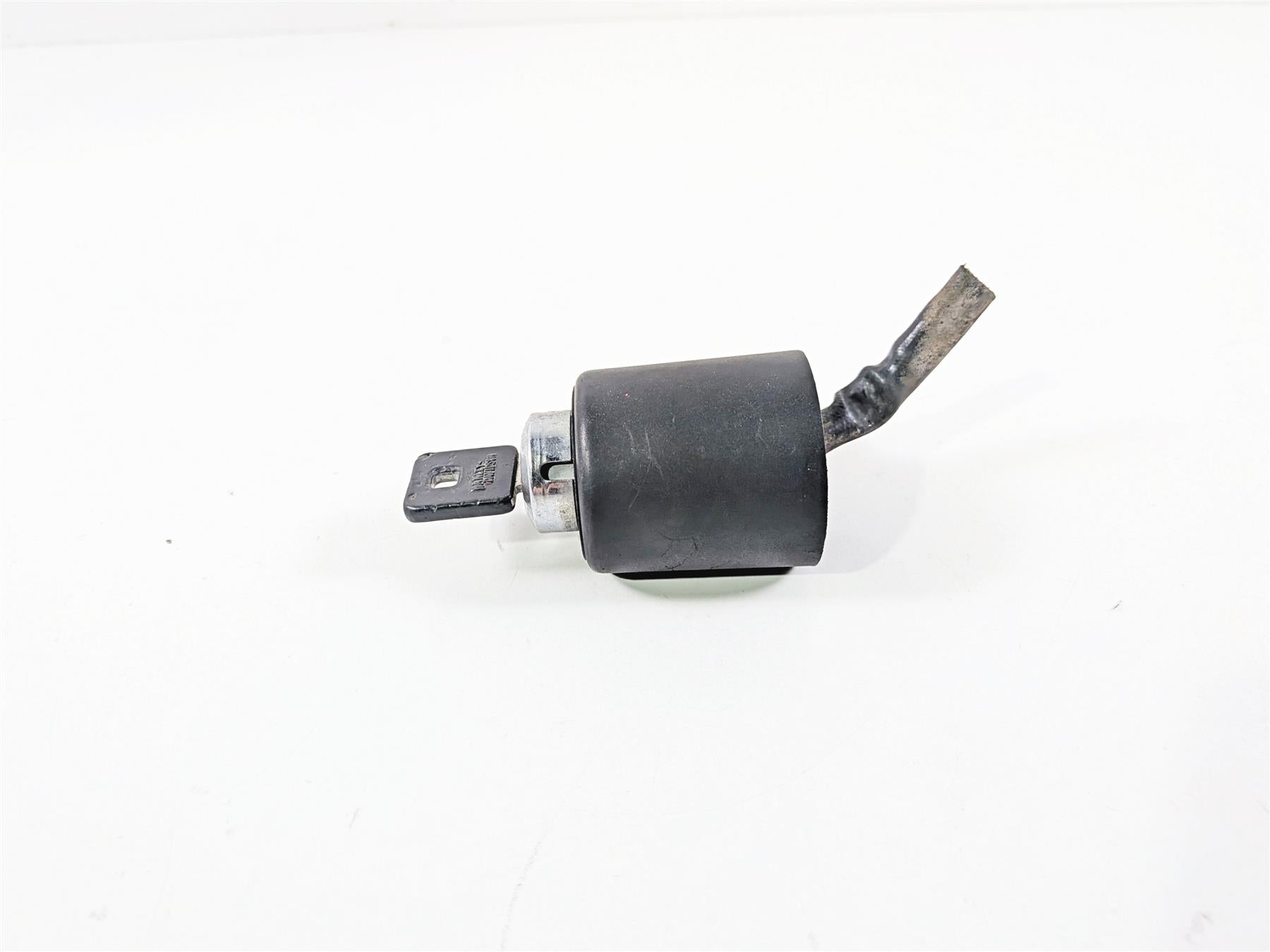 2006 Harley Sportster XL1200 C Ignition Switch + Key Set 71441-94 {{ shop.shopifyCountryName }} - Mototech271