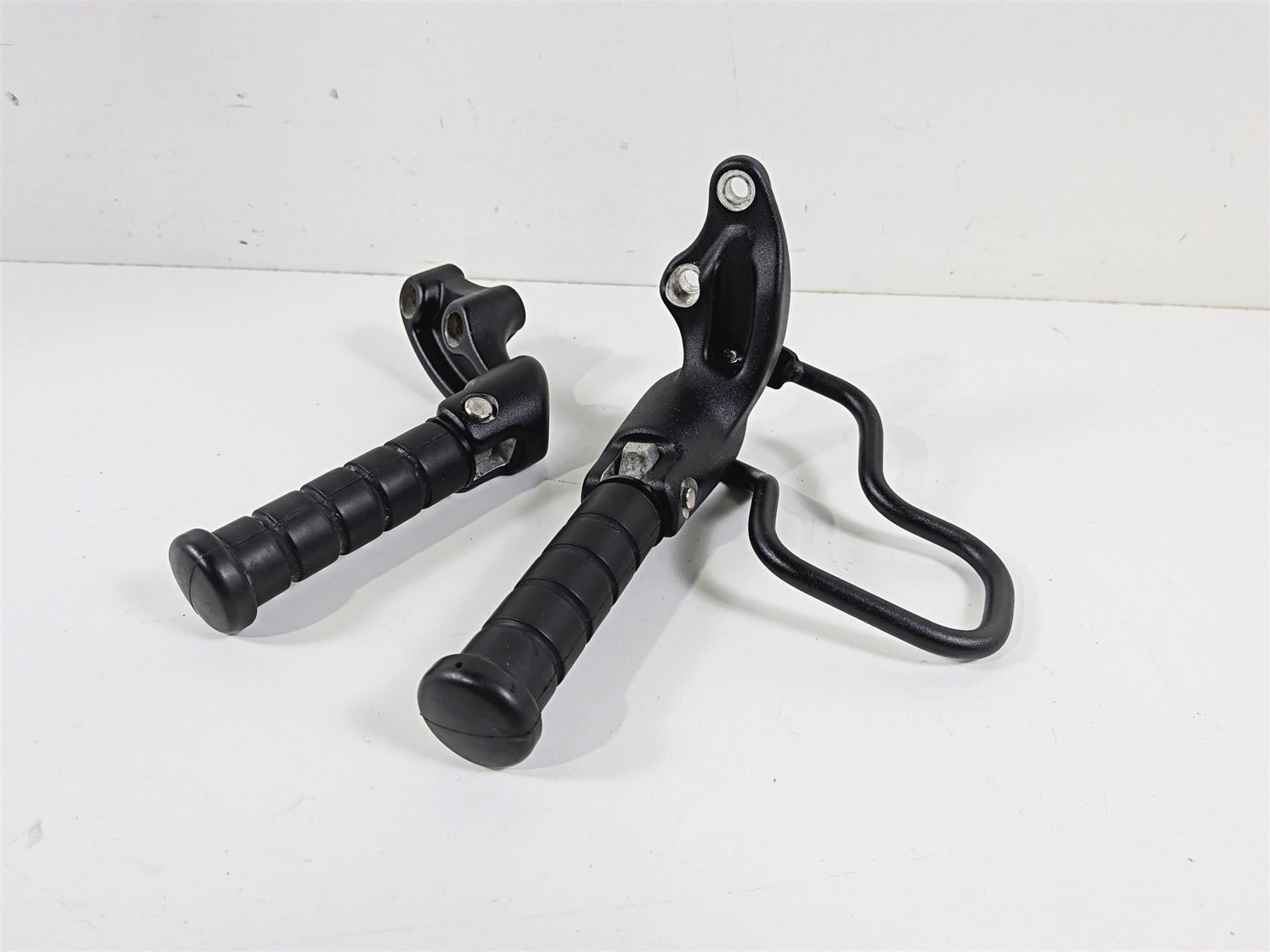 2021 Indian Scout 1200 Rear Passenger Footpeg Set & Mounts 5140827 5139801 {{ shop.shopifyCountryName }} - Mototech271