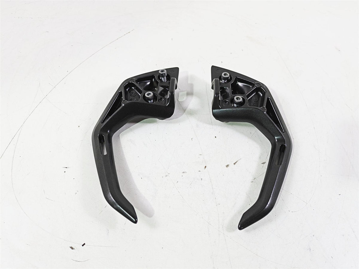 2023 BMW G310R K03 Rear Passenger Grab Handle Set 46541542581 46541542582 {{ shop.shopifyCountryName }} - Mototech271