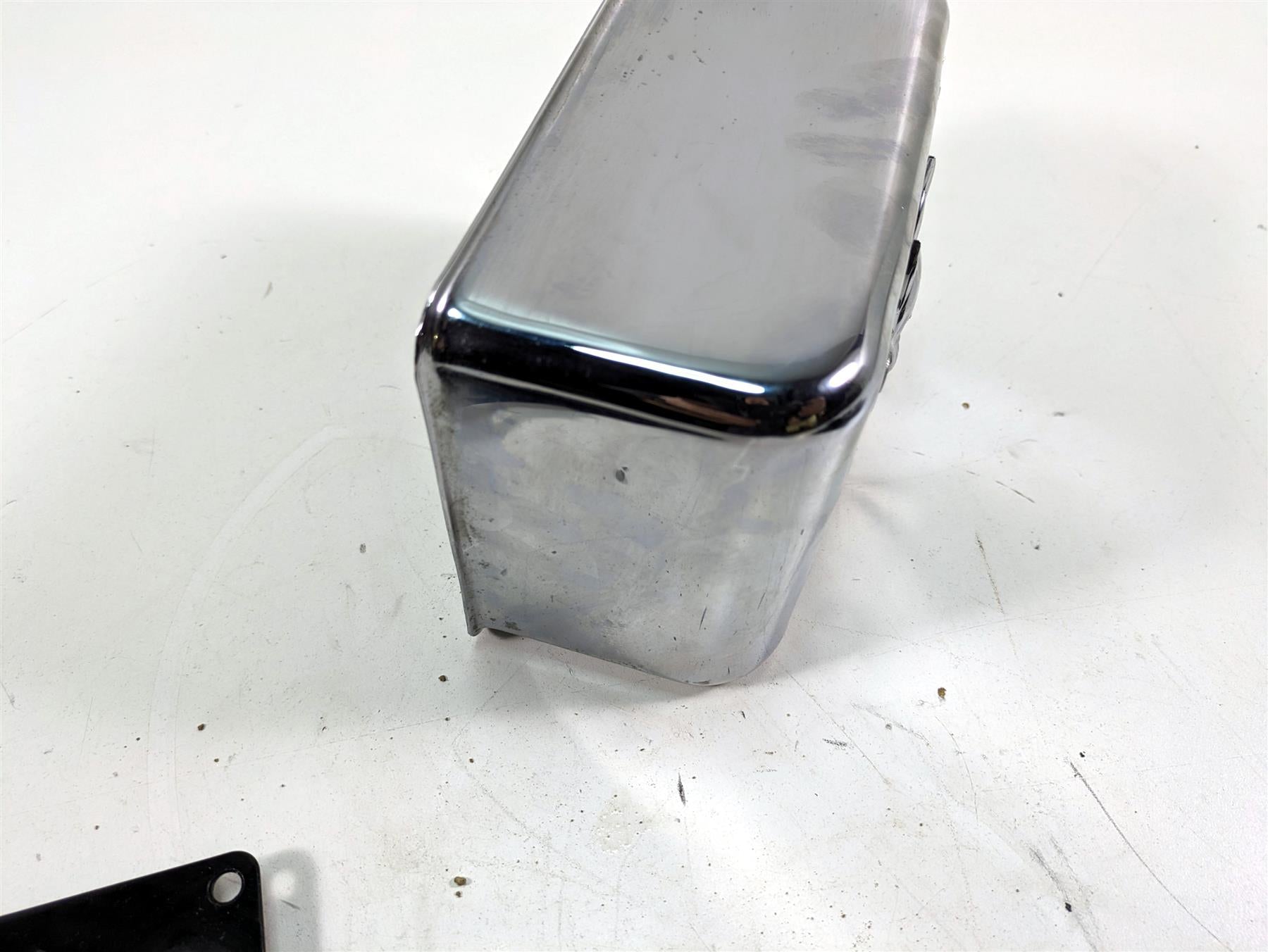 2000 Harley Dyna FXDL Low Rider Electrical Box Carrier & Chrome Cover 66333-99 {{ shop.shopifyCountryName }} - Mototech271