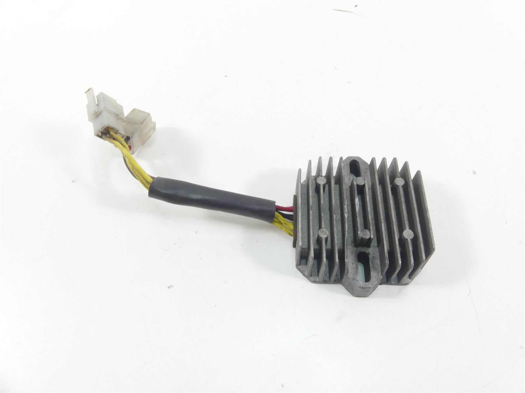 2006 Triumph Daytona 675 Rectifier Voltage Regulator T1304040 {{ shop.shopifyCountryName }} - Mototech271