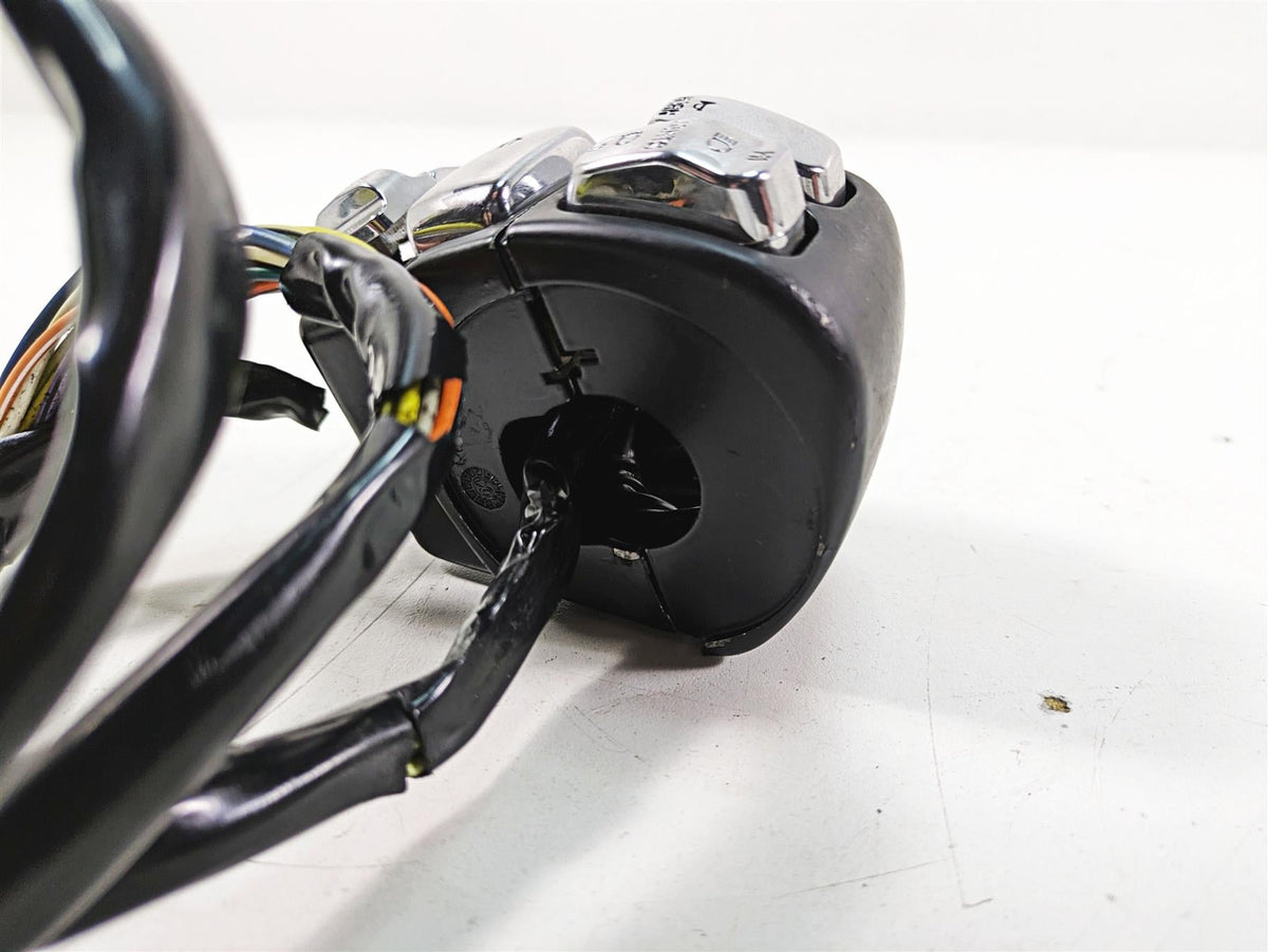 2005 Harley Touring FLHTCUI Electra Glide Left Hand Control Switch Read 71597-96 {{ shop.shopifyCountryName }} - Mototech271