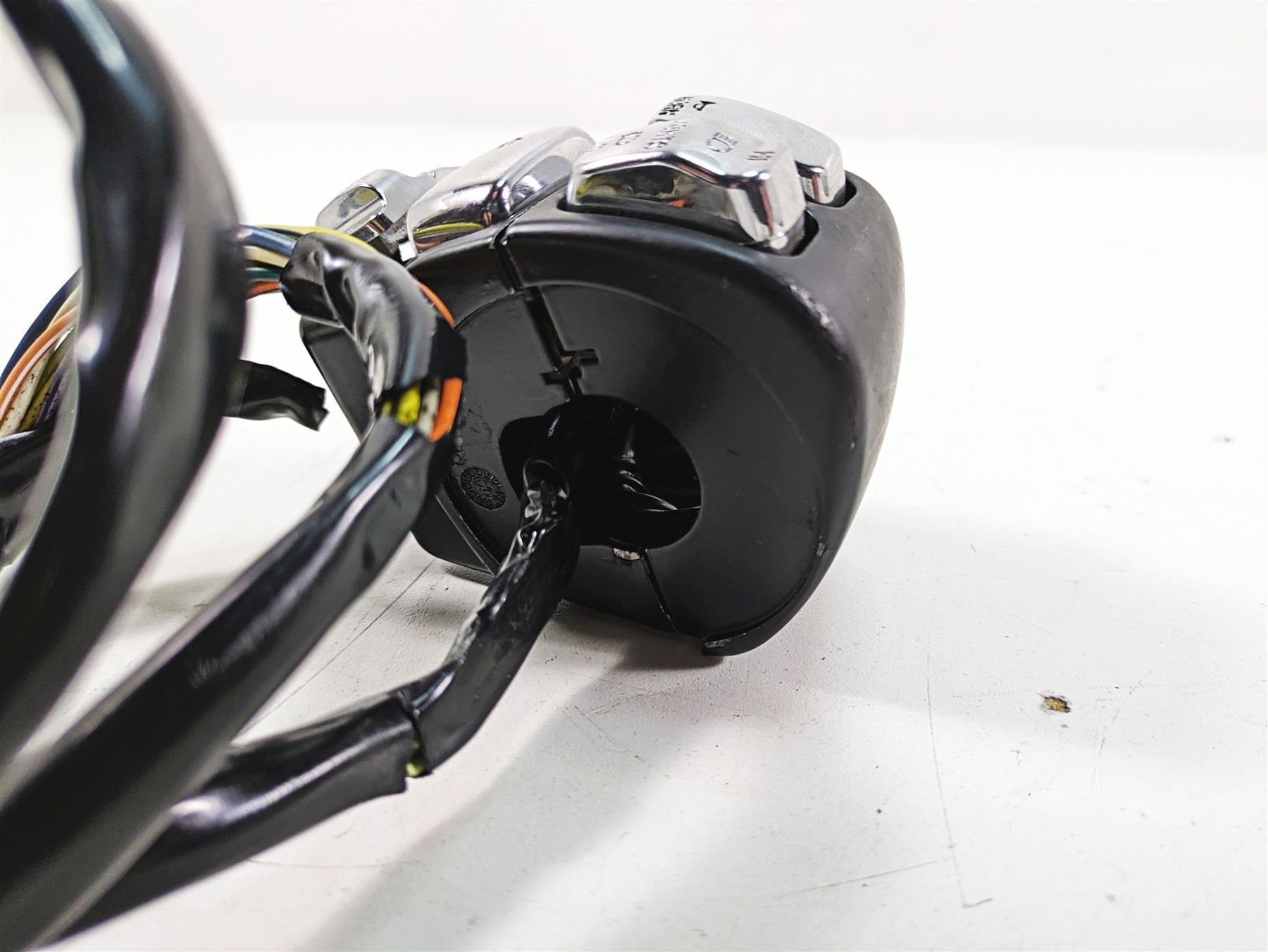 2005 Harley Touring FLHTCUI Electra Glide Left Hand Control Switch Read 71597-96 {{ shop.shopifyCountryName }} - Mototech271