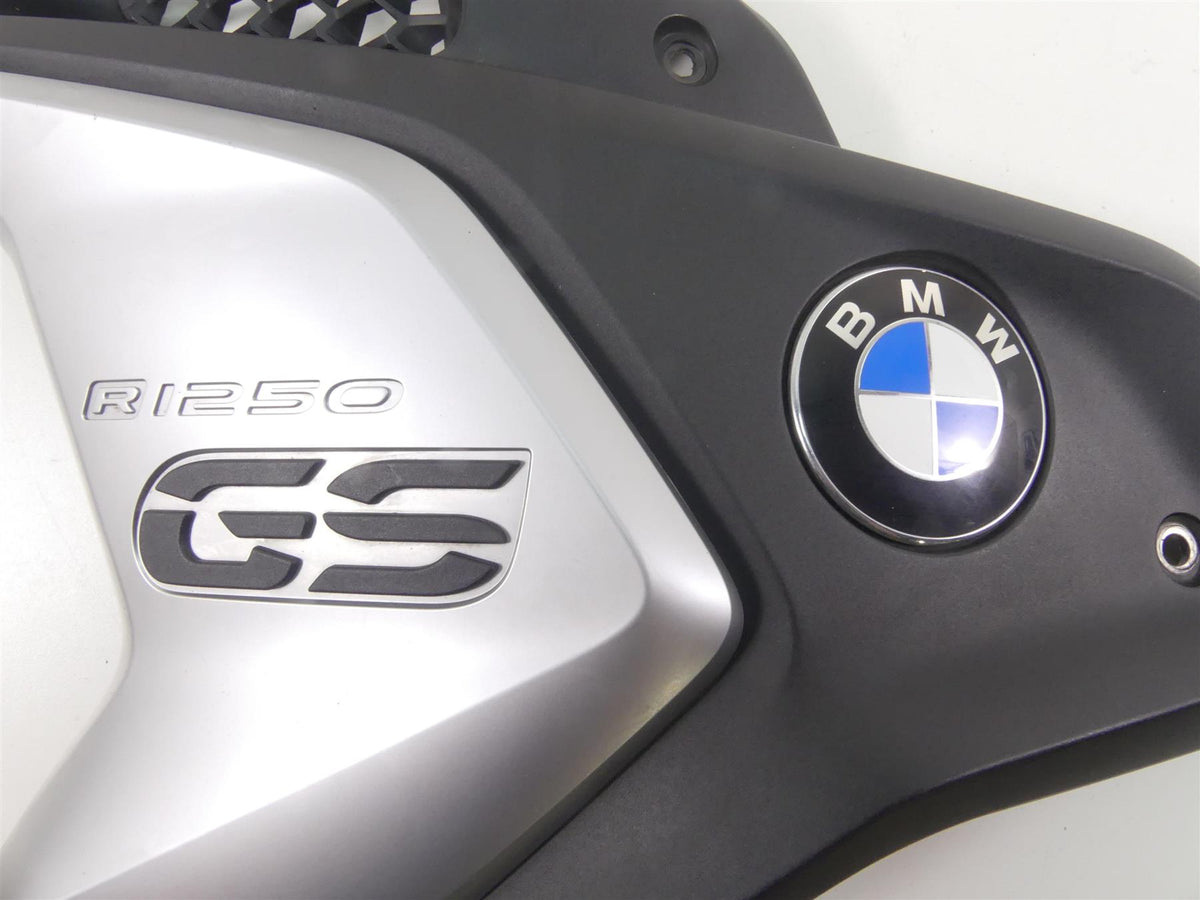 2019 BMW R1250GS K50 Left Side Intake Fairing & Emblem 46638556655 46638392881 {{ shop.shopifyCountryName }} - Mototech271
