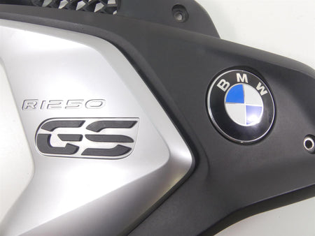 2019 BMW R1250GS K50 Left Side Intake Fairing & Emblem 46638556655 46638392881 {{ shop.shopifyCountryName }} - Mototech271