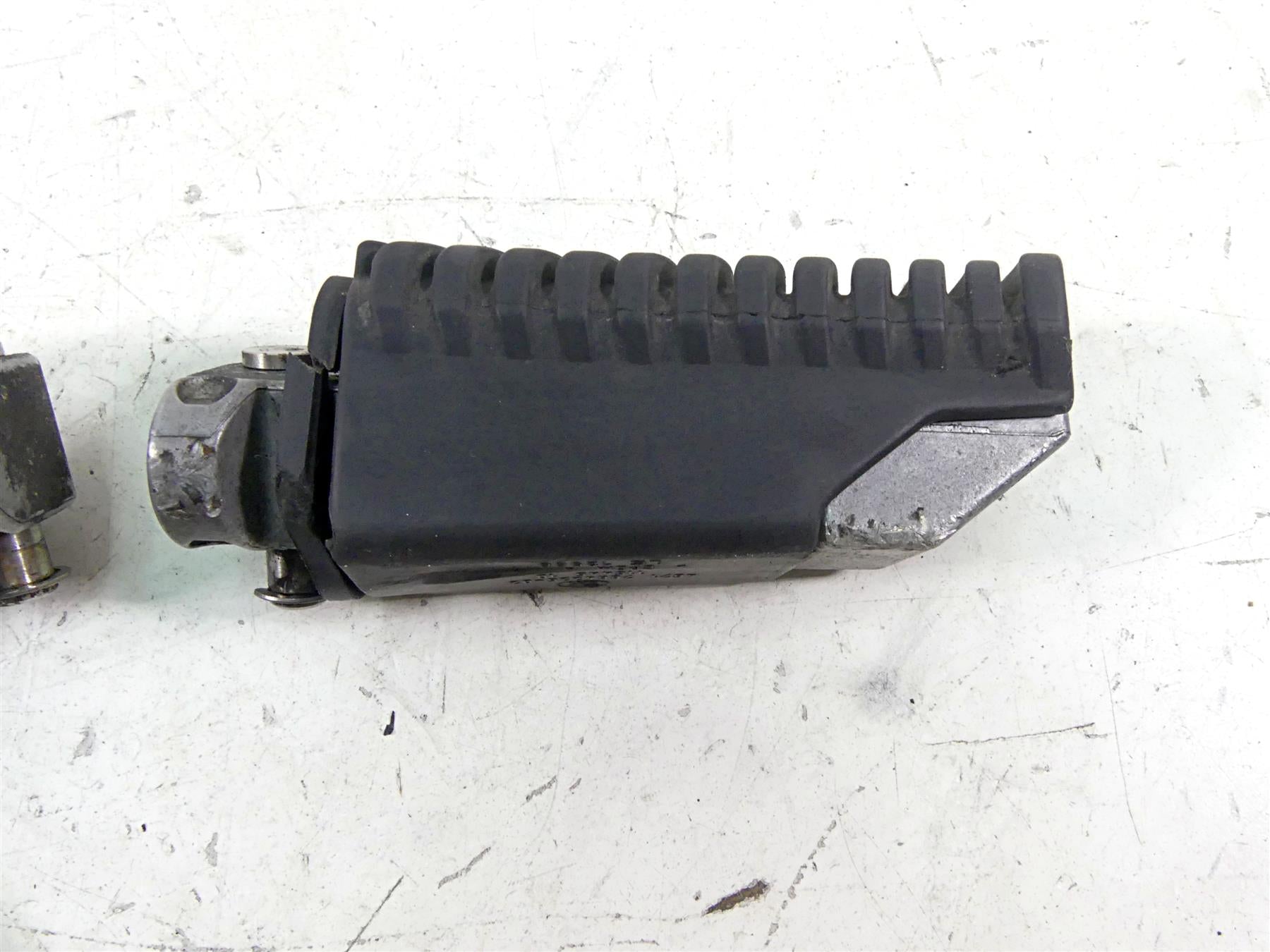 2009 BMW R1200 GS K25 Rear Footpeg Foot Rest Set 46712310403 46712310404 {{ shop.shopifyCountryName }} - Mototech271
