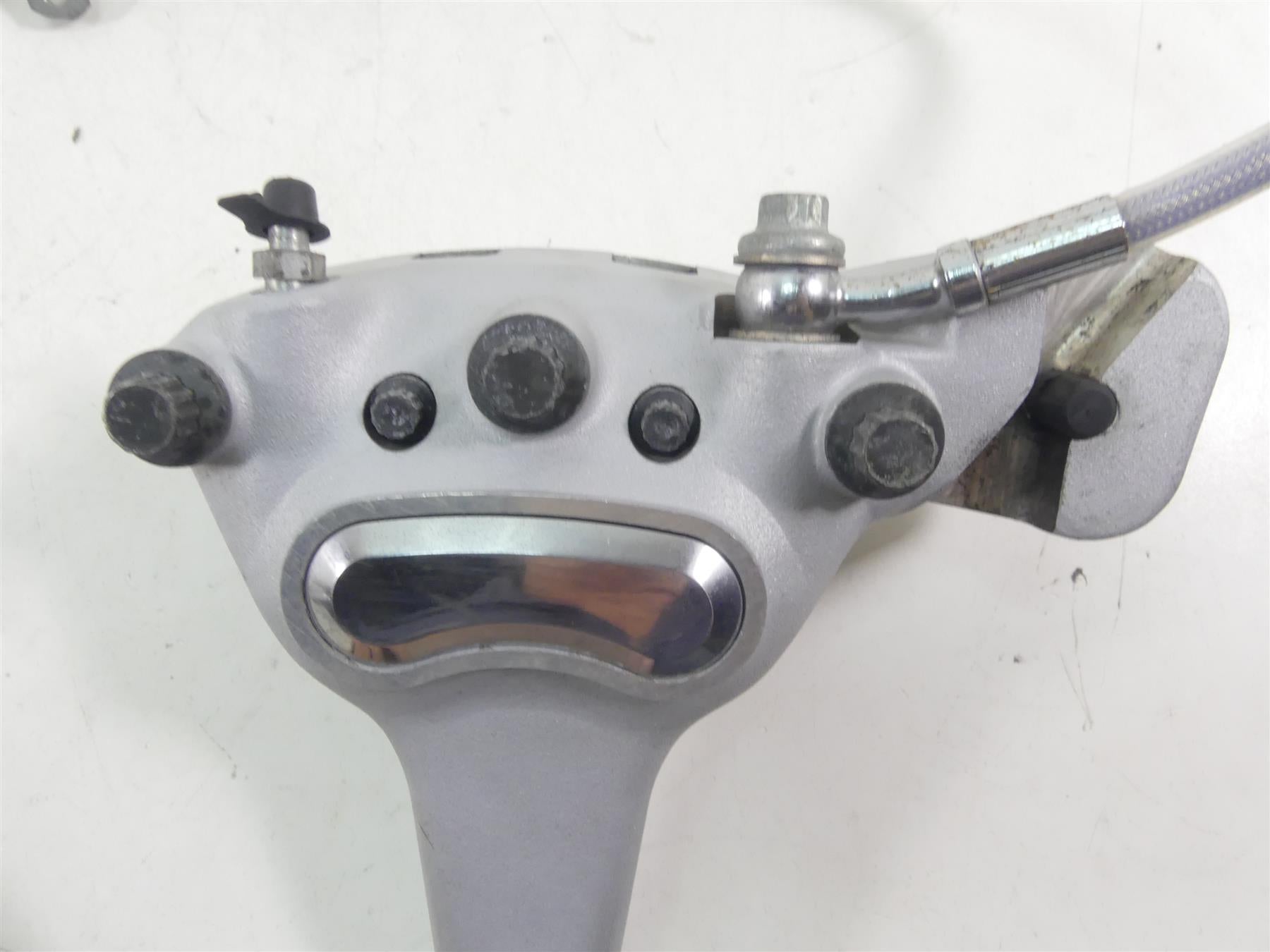 2000 Harley Dyna FXR4 CVO Super Glide Rear Brake Caliper & Line Set 44380-99 {{ shop.shopifyCountryName }} - Mototech271