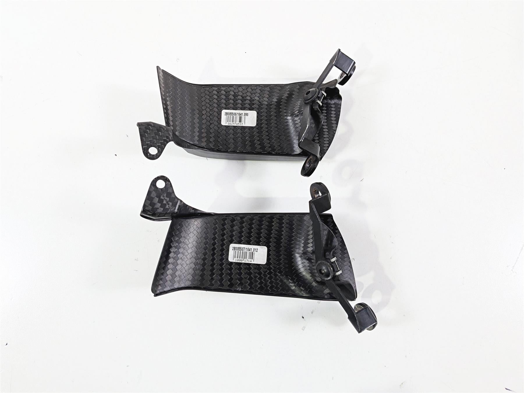 2018 Aprilia RSV4 RR Carbon Fiber Caliper Air Inlet 2B005507 2B005506 {{ shop.shopifyCountryName }} - Mototech271