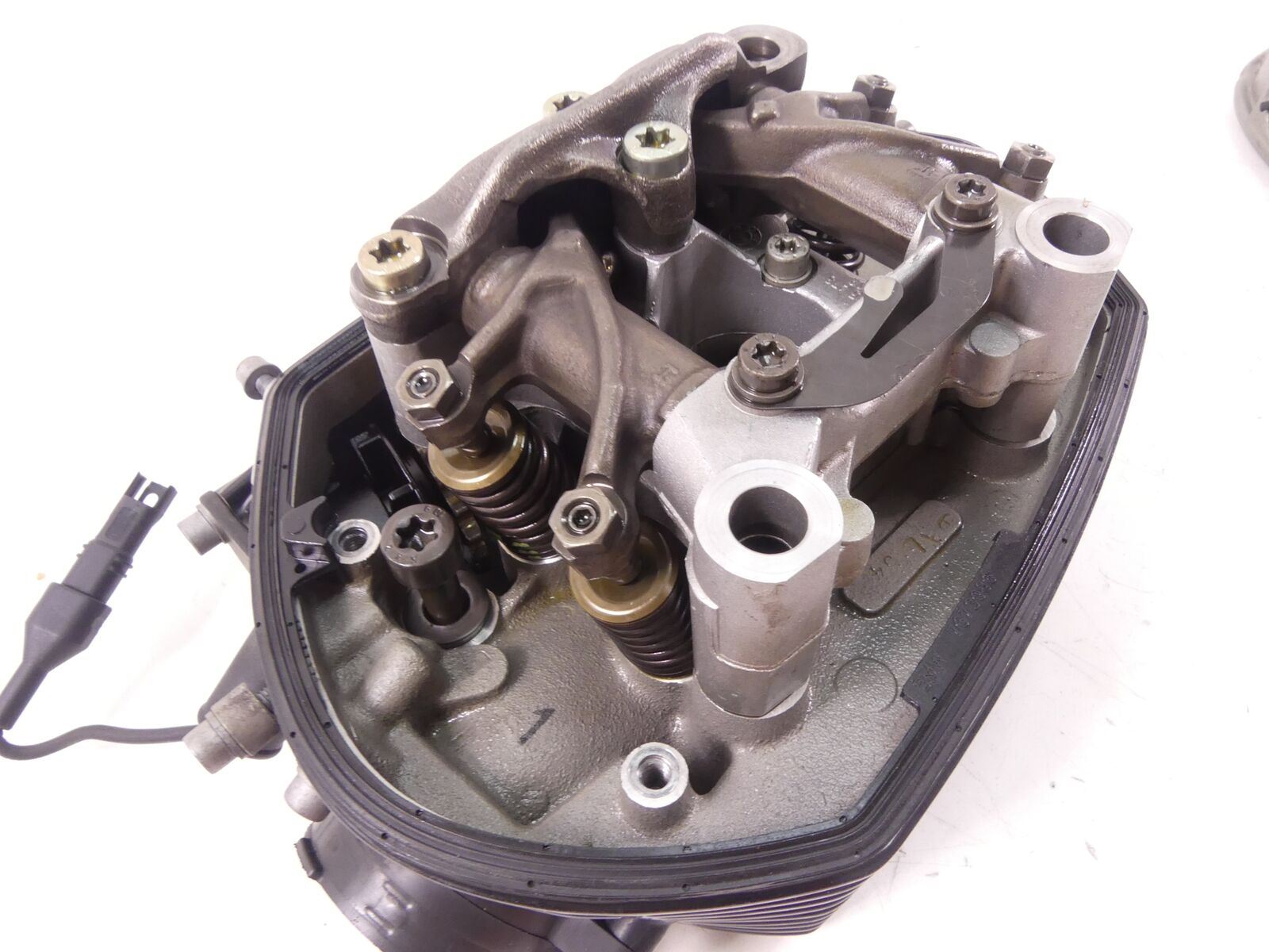 2008 BMW R1200GS K255 Adv Left Cylinder Head Cam Bridge + Valve Cover 1112770554 {{ shop.shopifyCountryName }} - Mototech271