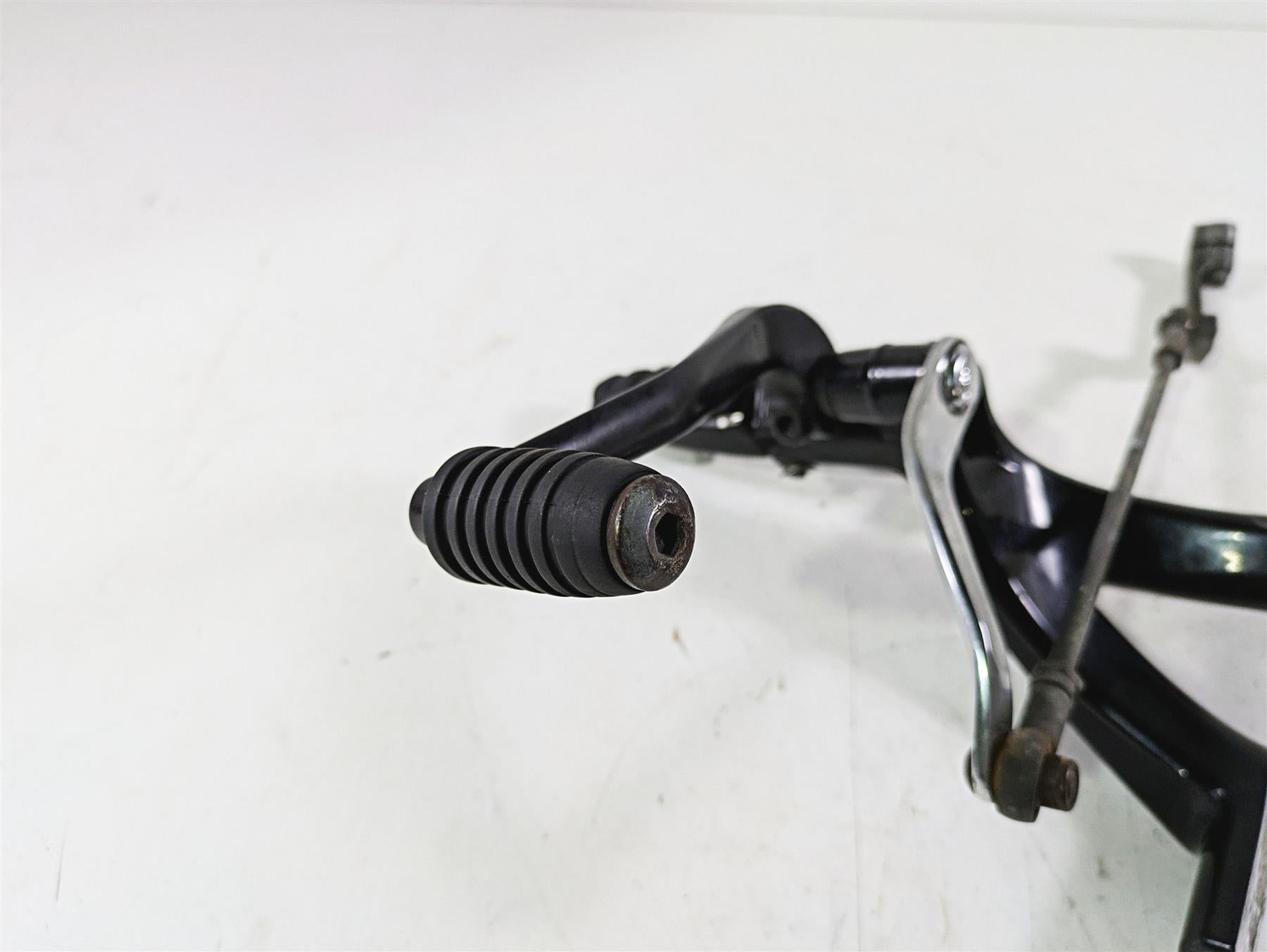 2018 Harley Softail FXFBS Fat Bob Left Rider Footpeg & Shifter 33600134 33600211 {{ shop.shopifyCountryName }} - Mototech271