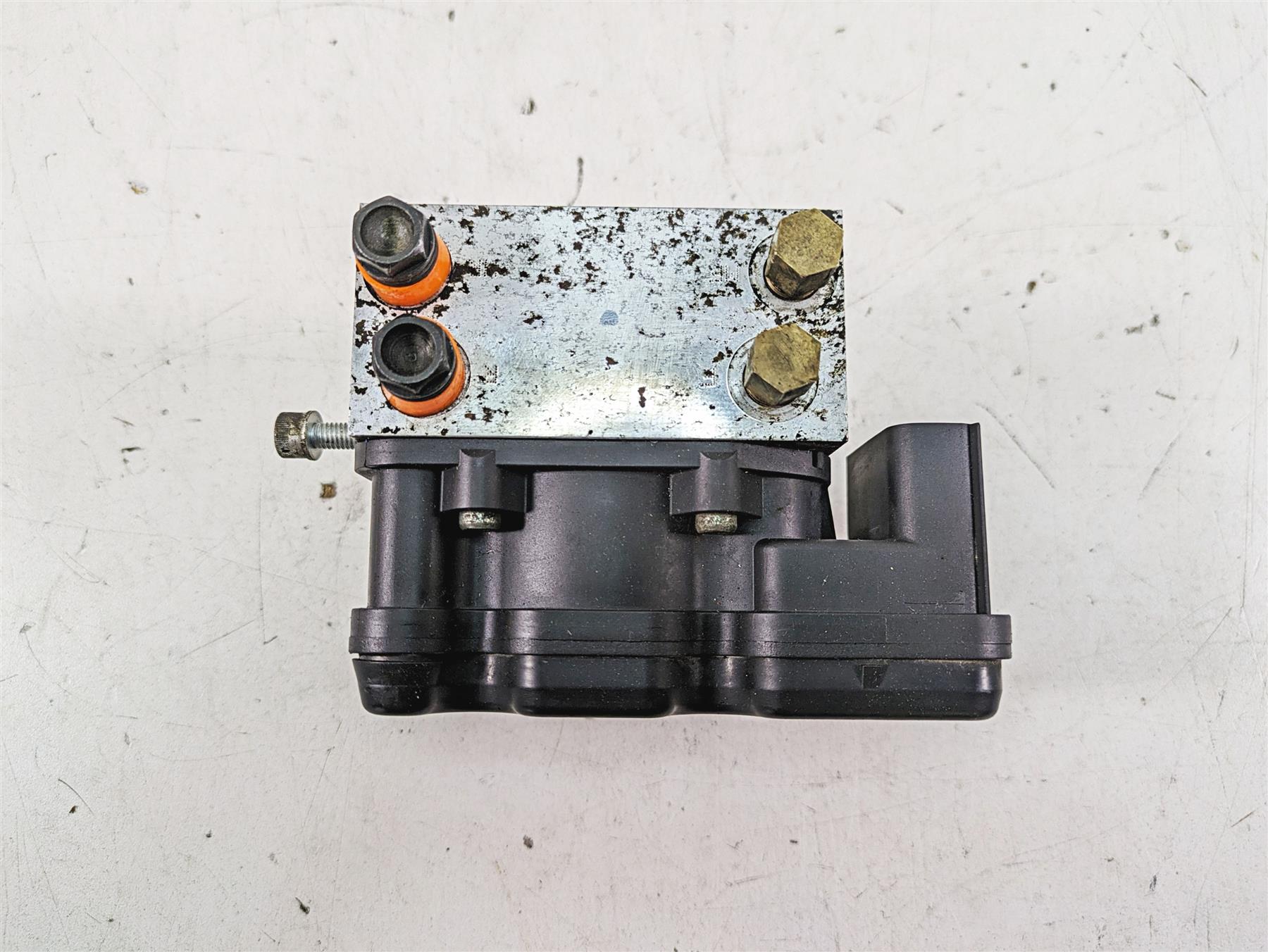2010 Harley Touring FLHTCU Electra Glide Abs Brake Pump Module 40601-08A {{ shop.shopifyCountryName }} - Mototech271