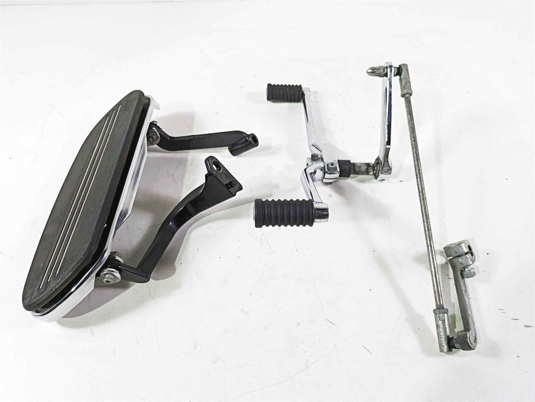 2017 Harley Touring FLTRXS Road Glide Left Front Floor Board & Shifter 50688-04 {{ shop.shopifyCountryName }} - Mototech271