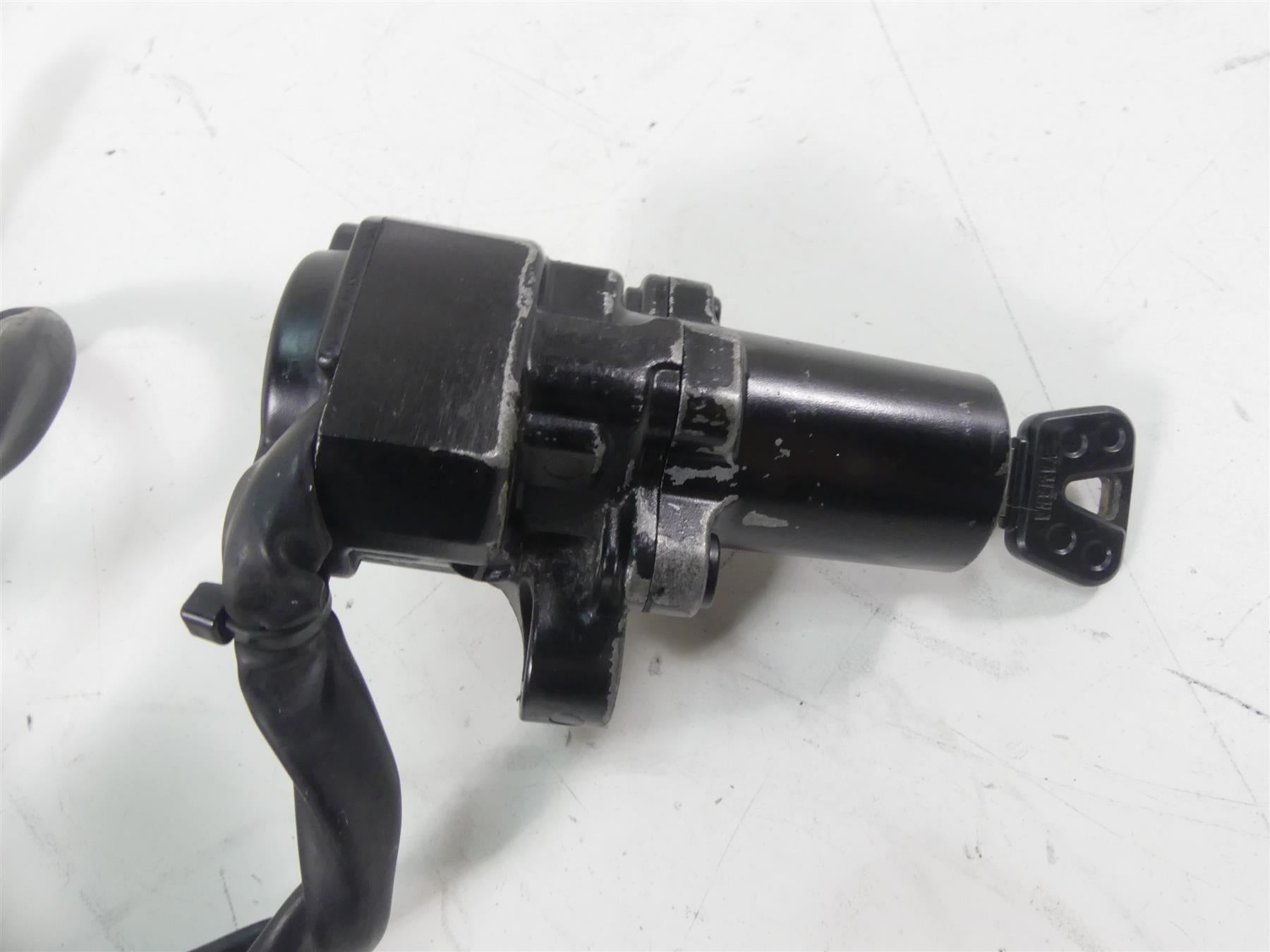 2007 Yamaha FZ1 Fazer Ignition Switch Key Tank Seat Lock Set 3C3-82501-10-00 {{ shop.shopifyCountryName }} - Mototech271
