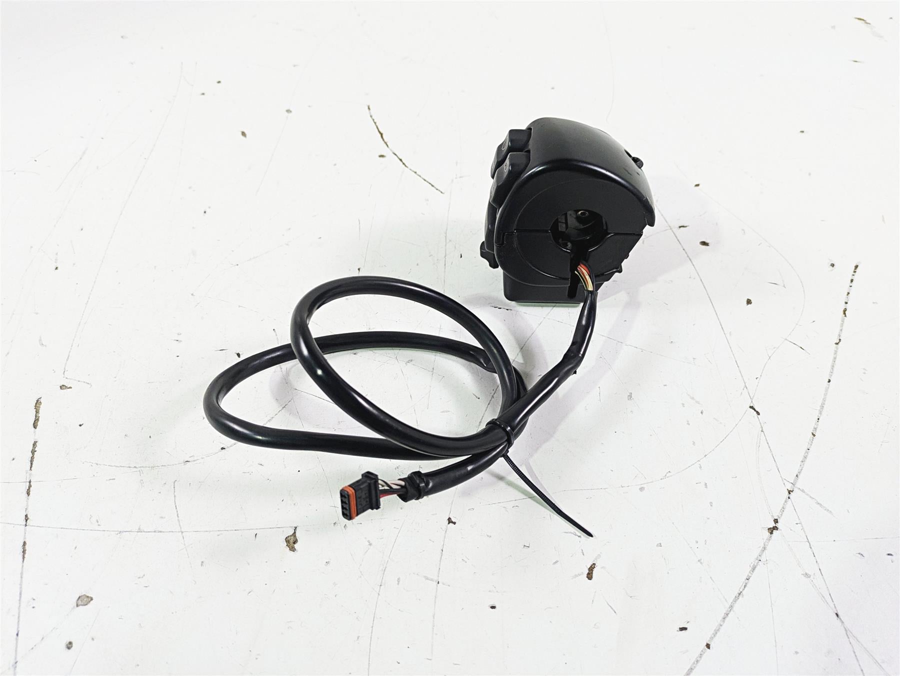 2016 Harley FLSTC Softail Heritage Left Hand Control Switch Cruise 71500288 {{ shop.shopifyCountryName }} - Mototech271
