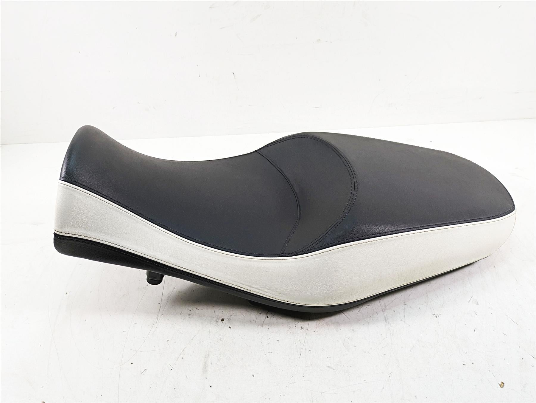 2014 Moto Guzzi California 1400 T Duo Rider Driver Seat Saddle - No Tears 887493 {{ shop.shopifyCountryName }} - Mototech271